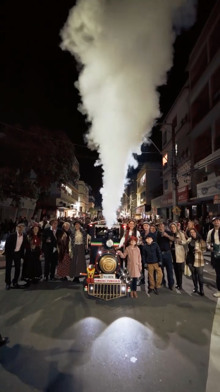 Ainda estamos vivendo a emoção da Serenata Italiana 2026.
Foi um dia de encontros, música, sorrisos e momentos que reforçaram o valor das nossas tradições. E, para matar um pouquinho da saudade, reunimos os melhores momentos oficiais de uma edição que ficará marcada na memória de todos que participaram.
Aperte o play, reviva cada instante e conte pra gente: qual foi o seu momento favorito da Serenata Italiana 2026? ❤️🇮🇹
#SerenataItaliana #FestaDaPolenta #EntreGerações #VendaNovaDoImigrante #CulturaItaliana Tradição Memórias EspíritoSanto