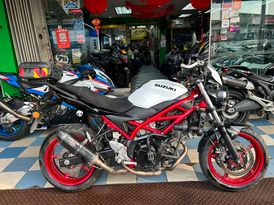 SUPER HOT HOT SALES!!😍HOT TRADE IN !!!! 2021 SUZUKI SV650 !!!! READY STOCK !!!ORIGINAL CONDITION !!! 😍👍 DONT MISS IT !!! FULLY LOADED ACCESSORIES!!!
BRAND: SUZUKI
MODEL: SV650
YEAR: 2021
REGISTERED: 2021
IMPORT BARU / NEW IMPORT MODEL
MILEAGE: 8700 KM ONLY (ORIGINAL LOW MILEAGE)
PRICE : RM 19,888
🎉🎉🎉🎉SIAPA CEPAT SIAPA DAPAT
HOT ITEM !!!🎉🎉🎉
FEATURES
1) ORIGINAL COLOUR
2) HEAD COVER
3) SLIP ON EXHAUST
4)ORIGINAL CONDITION
5) RADIATOR GUARD
6) ENGINE GUARD
7) TOP BOX
8)HANDLE BAR GUARD
9) FOG LAMP
10) ACCIDENT FREE
MIN DEPOSIT/ DOWN PAYMENT RM RM 4000 (T&C APPLY)
LOAN MAX - 7 YEARS/TAHUN
LOWEST INTEREST MARKET FINANCING RATES % or above ..
****T&C APPLY ****
AVAILABLE 👍👍
-S PAY LATER MOTORCYCLE ✅ (SHOPEE)
-✅CREDIT CARD 0% INSTALLMENT SCHEME AVAILABLE ✅
-CALL 03-78765497 OR -WHATSAPP 012 7892173
✅ FOR FULL DETAILS 👌👌T&C APPLY
LOAN APPLICATION REQUIRED DOCUMENTS
-EMPLOYED APPLICANT (DOCUMENT PERKERJA)
1) IC
2) 3 MONTHS LATEST PAYSLIPS
3) 3 MONTHS BANKSTATEMENT
4) EPF
SELF EMPLOYED APPLICANT
(DOCUMENT BUSINESS SENDIRI)
1) SSM
2) 6 MONTHS LATEST COMPANY BANK STATEMENT
***T&C APPLY***
FREE ITEMS 🎁
HELMET FULL FACE
RIDING JACKET
LABOUR FREE SERVICES
***********************************
CHIA MOTOR SDN BHD
WhatsApp - 012 7892173
Email-chiamotorracing@yahoo.com
Tel:- 03-78765497☎️
🌎Address: No. 17, Jln 21/17, S.E.A Park 46300 Petaling Jaya, Selangor.
Facebook : chia motor sdn bhd
Office hour: Monday - Saturday
9:00am - 7:00pm
Sunday - Closed
CHIA MOTOR SDN BHD is a company that runs High Power Motor deal since 1967.
WE PROVIDE MOTORCYCLES SERVICES SUCH AS
BUYING/SELLING / TRADE-IN / SERVICE & REPAIR / TOWING BREAKDOWN / ACCIDENT CLAIM / RIDING GEAR & ACCESSORIES ✅🔧🤝
Why buy from us?
Chia Motor being Operating Motorcycles dealerships and Trusted Dealer Since 1967 . Authorised dealers brand such as Kawasaki , Suzuki , Alpinestars,Modenas , imported motorcycle brand and more .
Chia Motor also Own In -House Racing Team for more than 40 years.
From Riding EXPERIENCE to Technical ADVISE… WE HERE TO CARE 🤝❤️💪