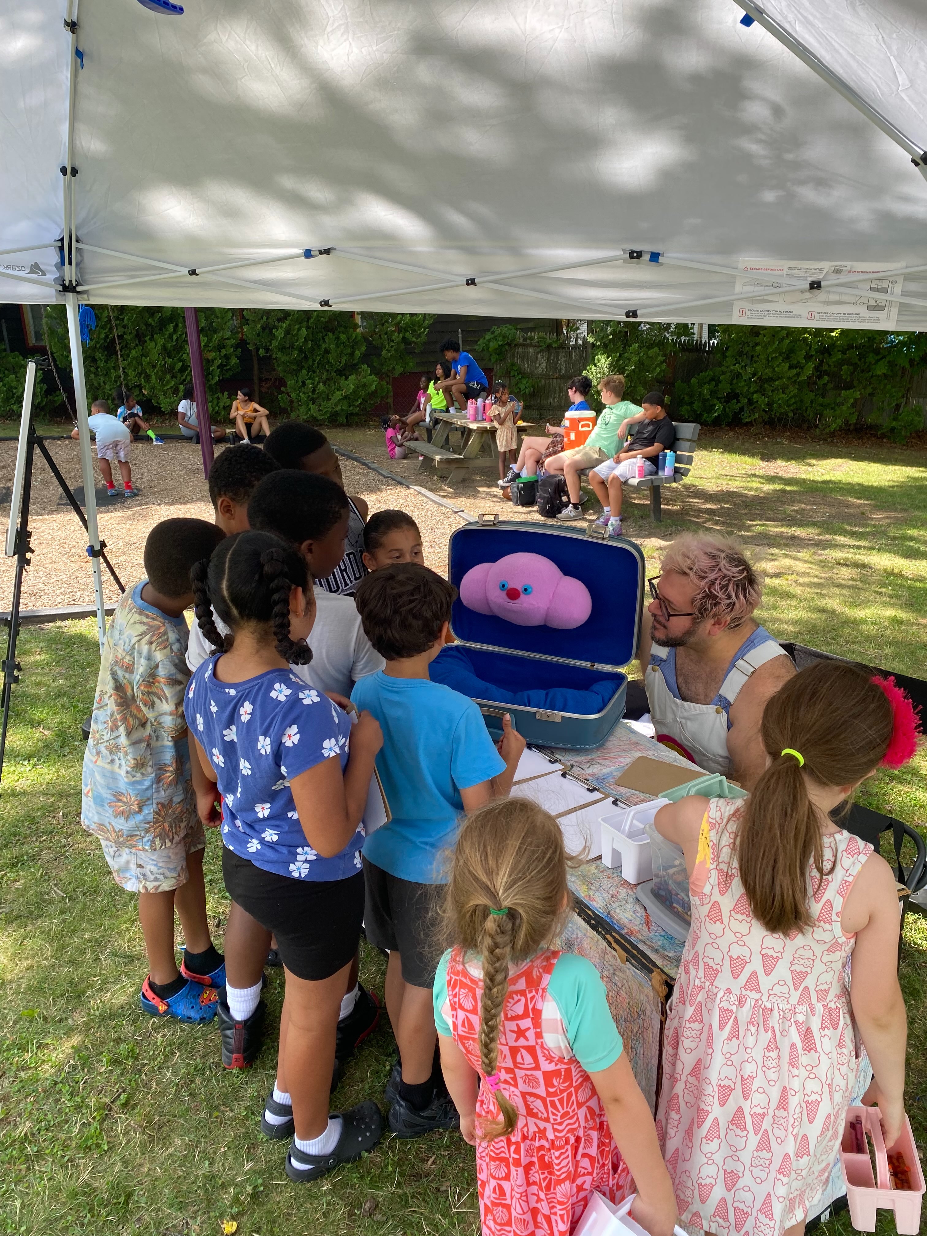Had our first day of CLOUDS AND CRAYONS yesterday at #billytaylorpark and it was oh so good! Thanks to @linsey_wallace for 📸 these fun moments with Niall in his new cloud suitcase puppet theater ☺️🌈💖☁️
We will be at Dexter Park on Sunday 7/12 from 10:30-12:30 doing the same kind of thing! We will look at the clouds and draw whatever we find there ☁️