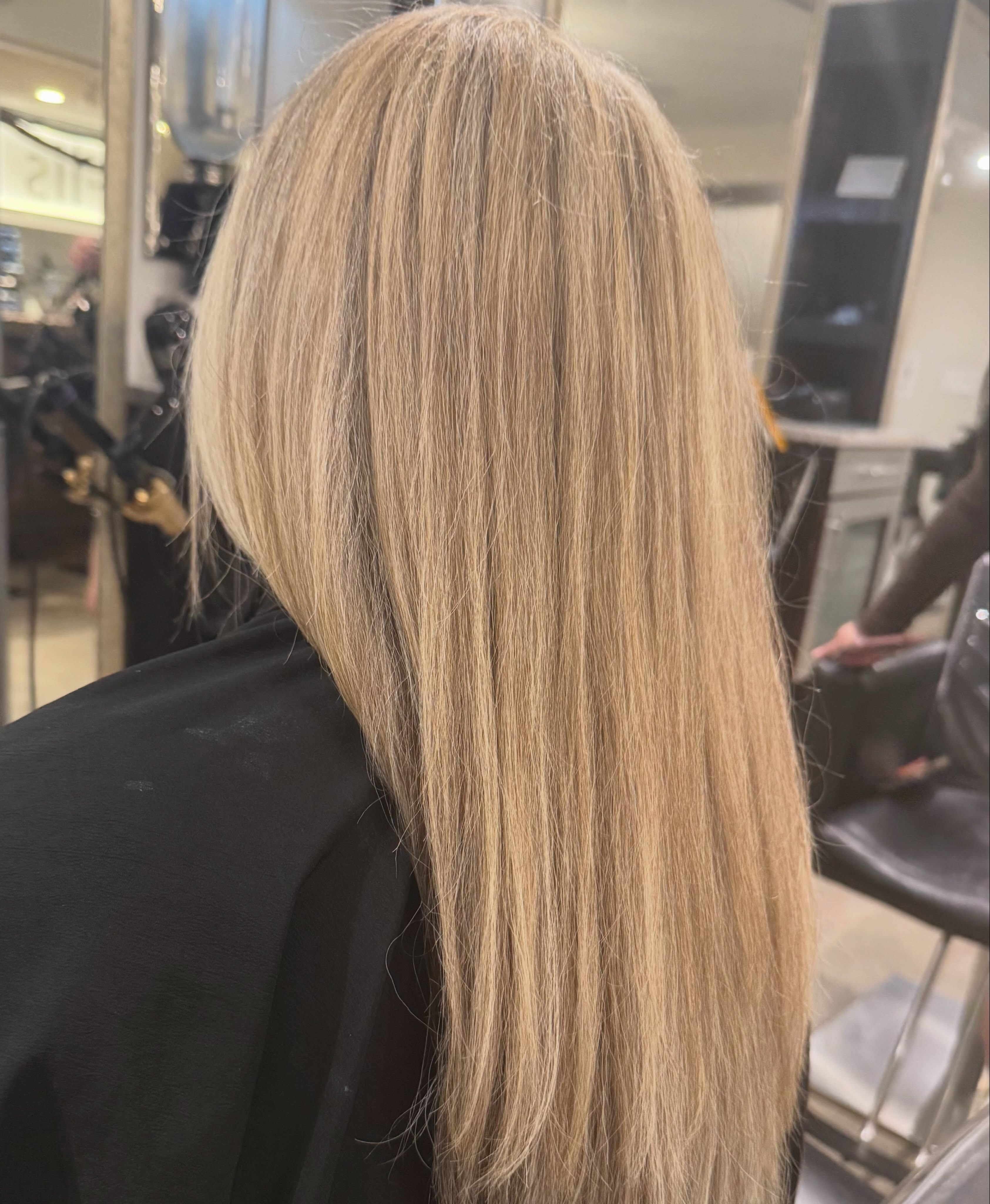 The blonder the better for blending in greys✨
.
Bright summer blonde created by Missy!
.
.
.
.
#guilfordcthairsalon #guilfordcthairstylist #ctshorelinehairsalon #cthairsalon #summerblonde