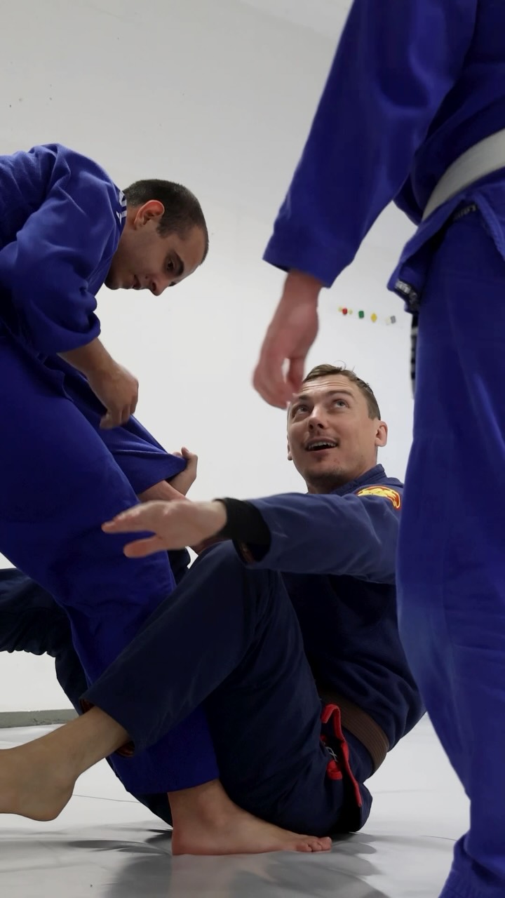 A look inside Coach Maksym’s class 👊
Come train with us at BJJ Wädenswil!🥋
#bjj #bjjwädenswil