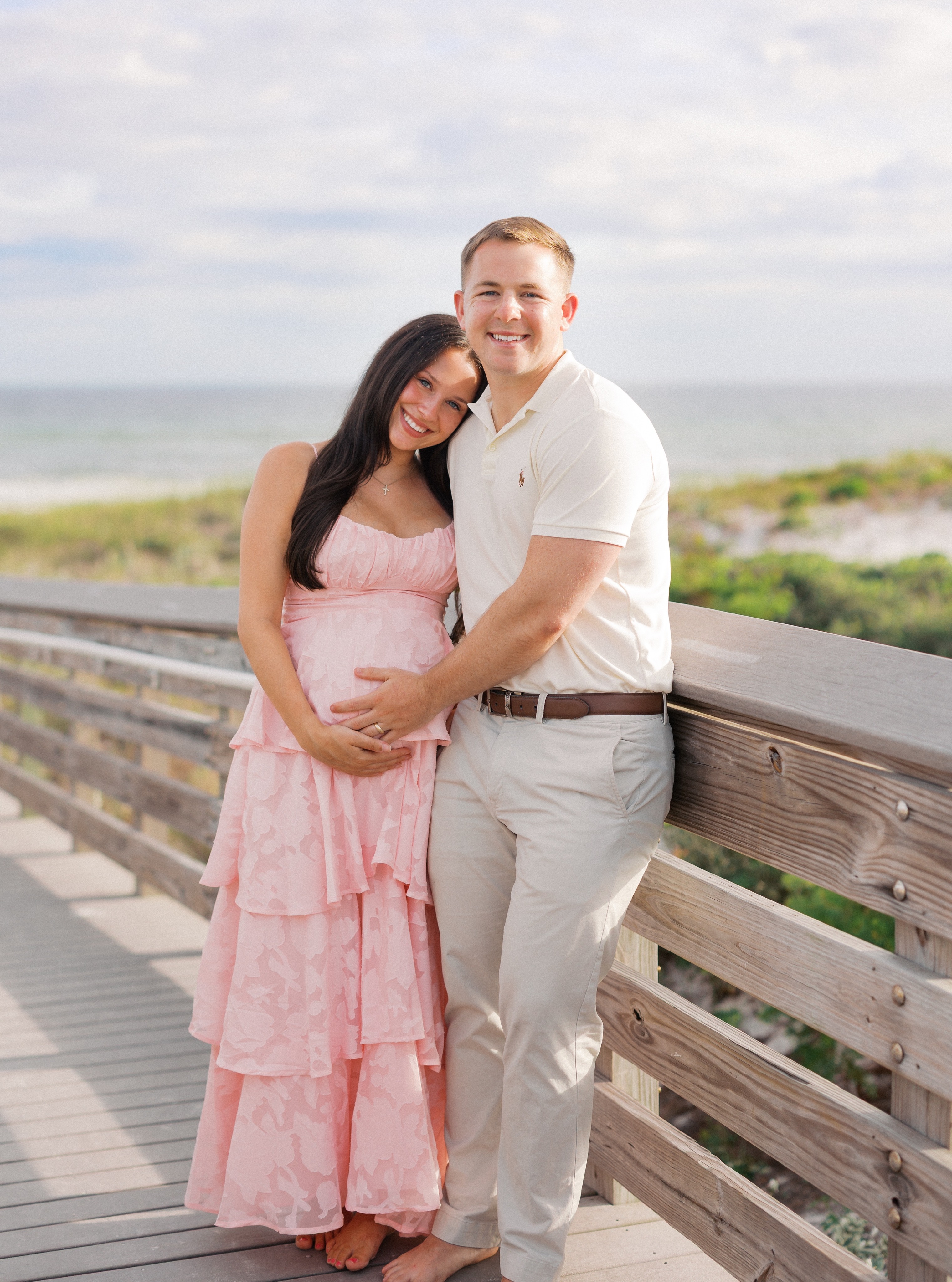 Hi IG friends! It's been a while 🤪 Gosh this summer has been so fulfilling thus far. I've been busy photographing families, sweet maternity sessions, surprise proposals, crazy kids.. you name it! Thankful thankful ❤️ How absolutely beautiful is @rachnferguson?! Loved photographing these two during golden hour and documenting this precious season of life!