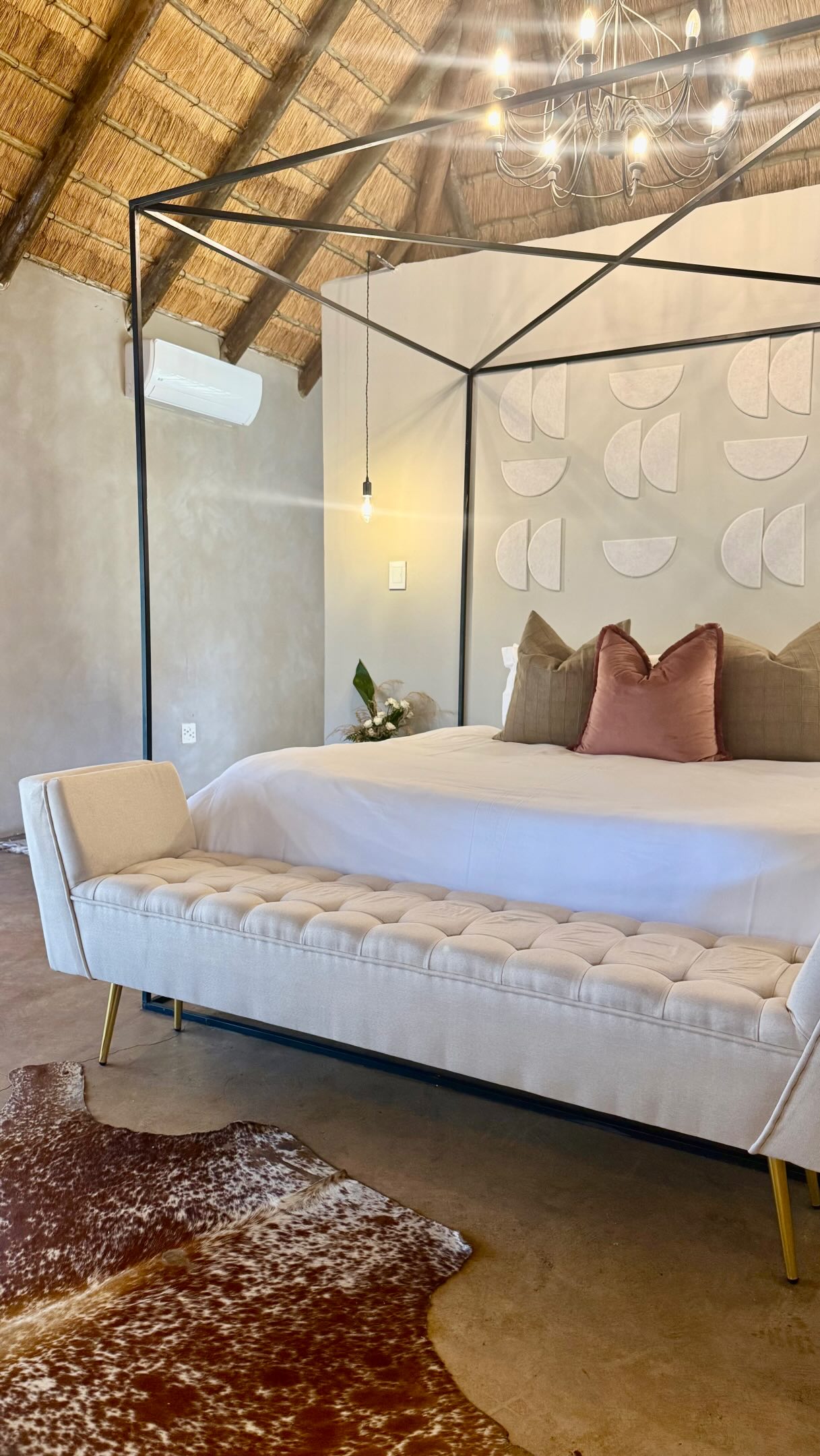 A little glimpse into where your most special day begins. ✨🤍
Our newly renovated bridal suite is a peaceful space to slow down, soak in the excitement, and enjoy the moments before walking down the aisle. From getting ready with your closest people to the final touches before saying “I do”, it’s where memories begin long before the ceremony.
💌 info@wildwoodvenue.com
#BridalSuiteDetails #LimpopoWeddings #BushveldWeddings #WeekendWeddings #BridalMakeUp