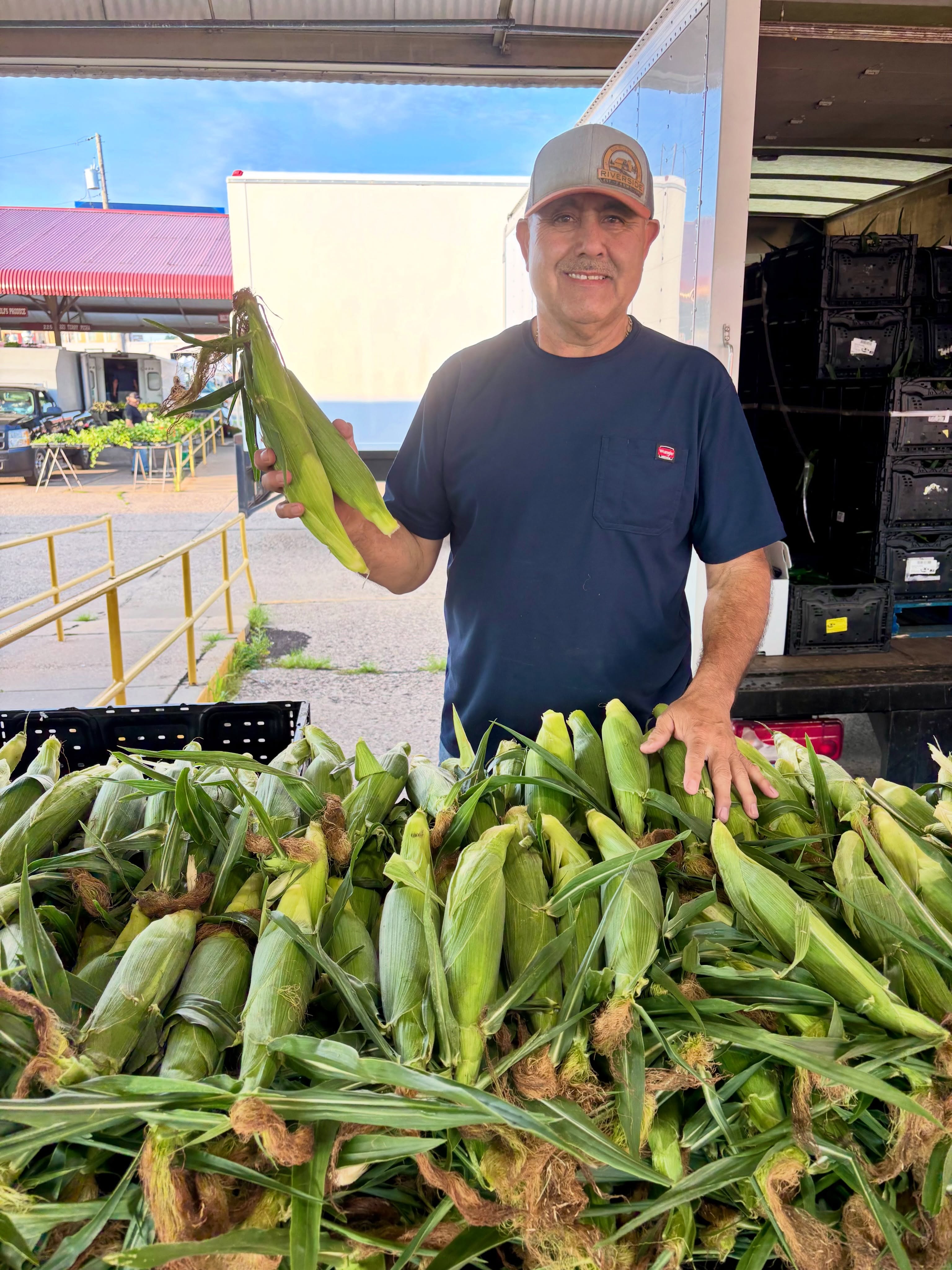 Minnesota-grown sweet corn season is here! 🌽
The zinnias are thriving, the local raspberries are as ripe as can be, and that’s just the beginning. Come see what else is fresh and in season at the market this weekend!