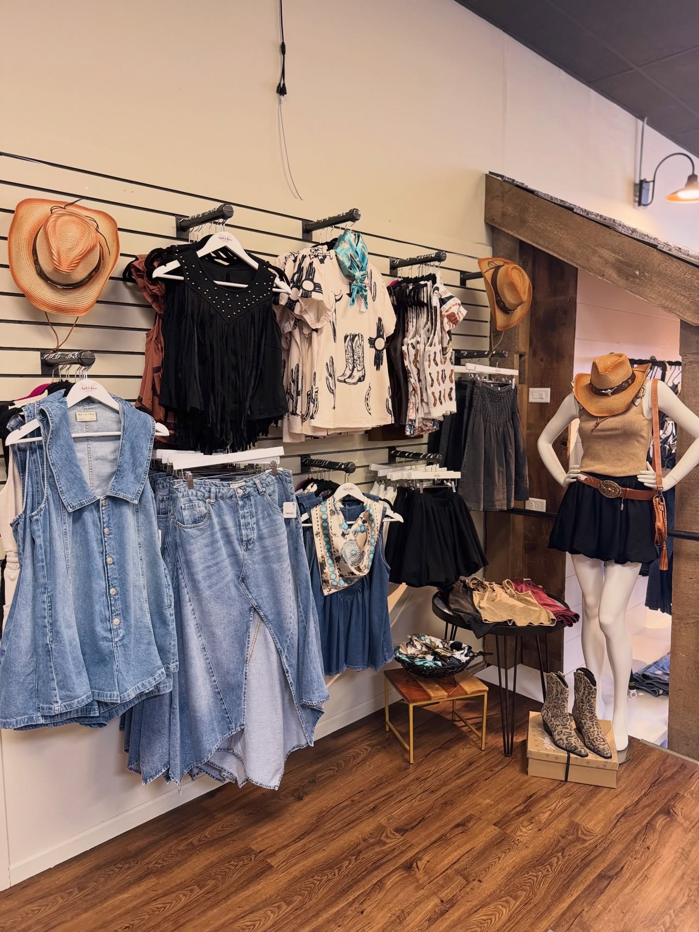 Hey Cowgirls! 👋 Here are our favorite western looks in honor of fair week. Don’t forget to find your perfect fit denim to complete your outfit!
Have fun at the Sauk County Fair!
#fair #western #outfit #outfitinspo #denim
