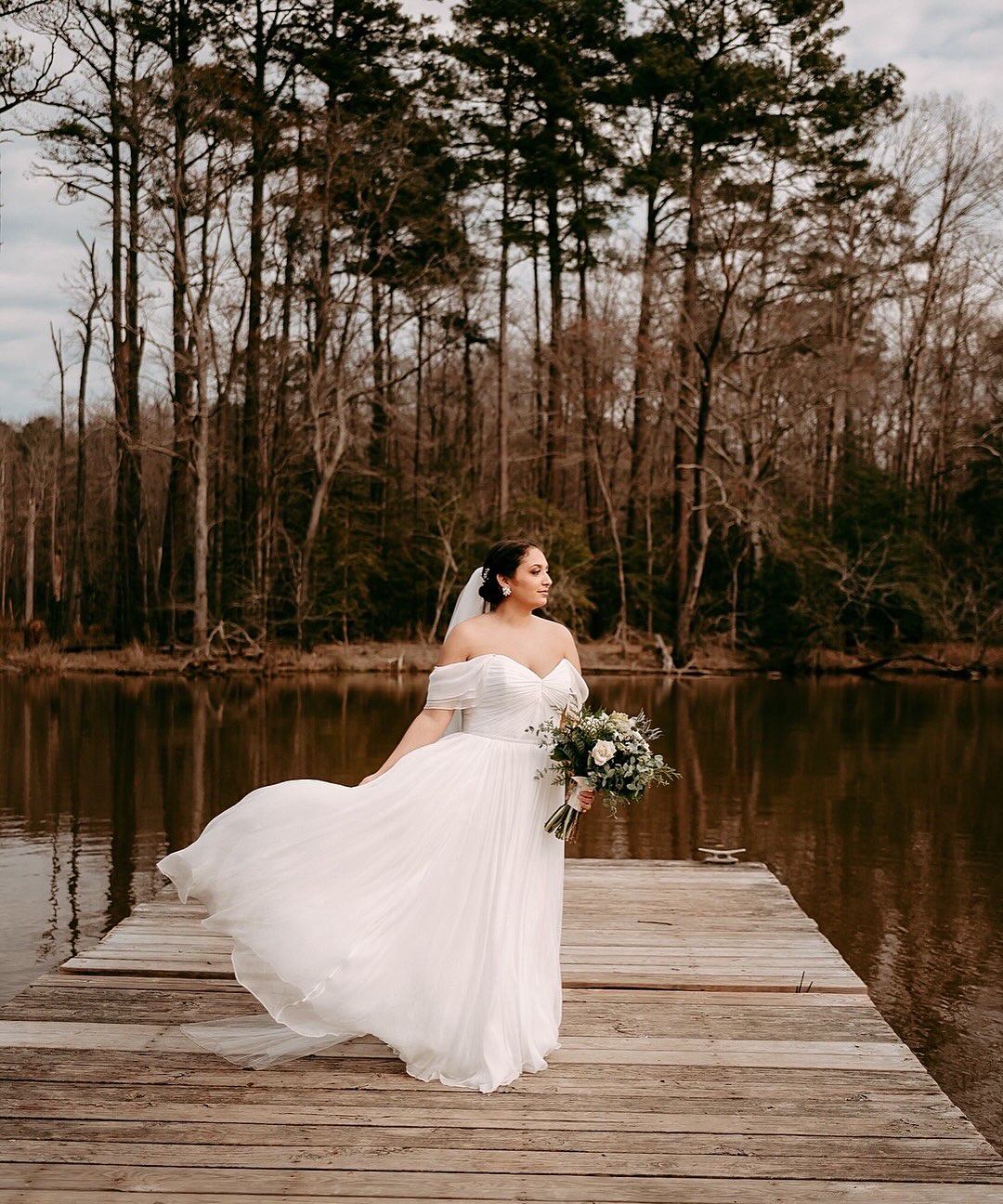 I’m shooting a wedding at Pocahontas State Park tomorrow, and reminiscing on the last time I shot there. It was a December wedding, with sunny golden brown tones and sleeping tundra. It will be fun to see this space again - green and alive, in a different season.✨
.
.
.
#virginiaweddingphotographer #vaweddingphotographer #virginiaphotographer #pocahontasstatepark #shenandoahvalleyphotographer