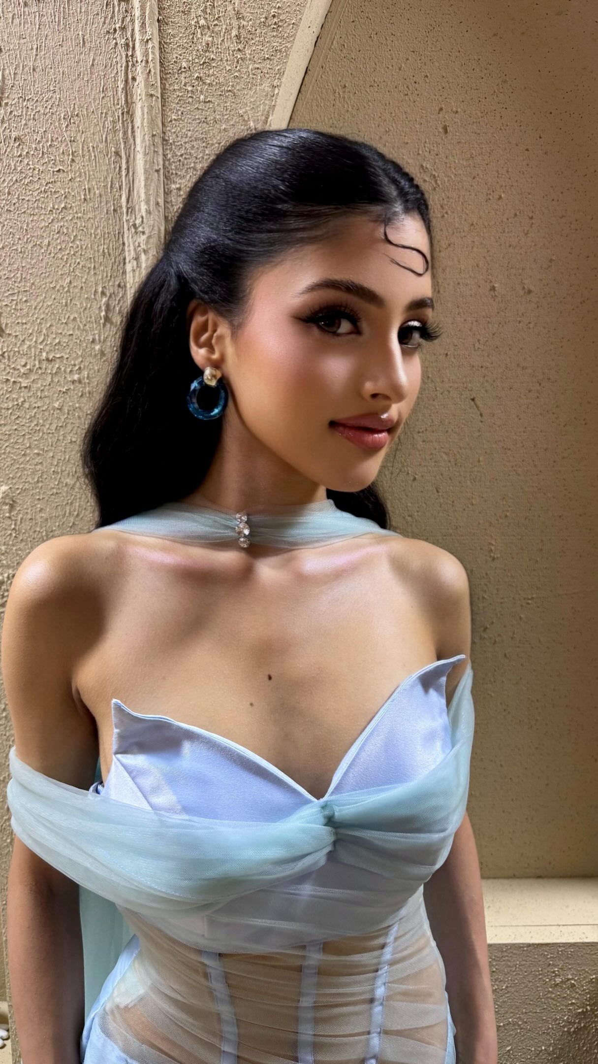 Princess Jasmine vibes, but uniquely Riona. 🧞♂️
Behind the scenes with our beautiful Miss Teen Universe Singapore 2026, @_rionakd , during her official photoshoot session. Every frame captures her elegance, confidence, and the grace of a young queen ready to shine on the international stage. We can’t wait to reveal the final photos. Stay tuned for more of her journey to Cambodia this October!
Organisation: @aoventuresasia
National Director: @adelinehokulani
MUA @97ilhammaulana
Hairstylist @sintata.hairhijabdo @cahyahairdo_ @hairdobymimi
📸 @uraiyuditia
#MissTeenUniverseSingapore2026 #Riona #PrincessJasmineVibes #BehindTheScenes #queenofAOV