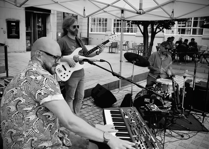 Always a house party with @alex.j.mcgibbon and Tom Townsend aka The Power Trio. #funk #neosoul