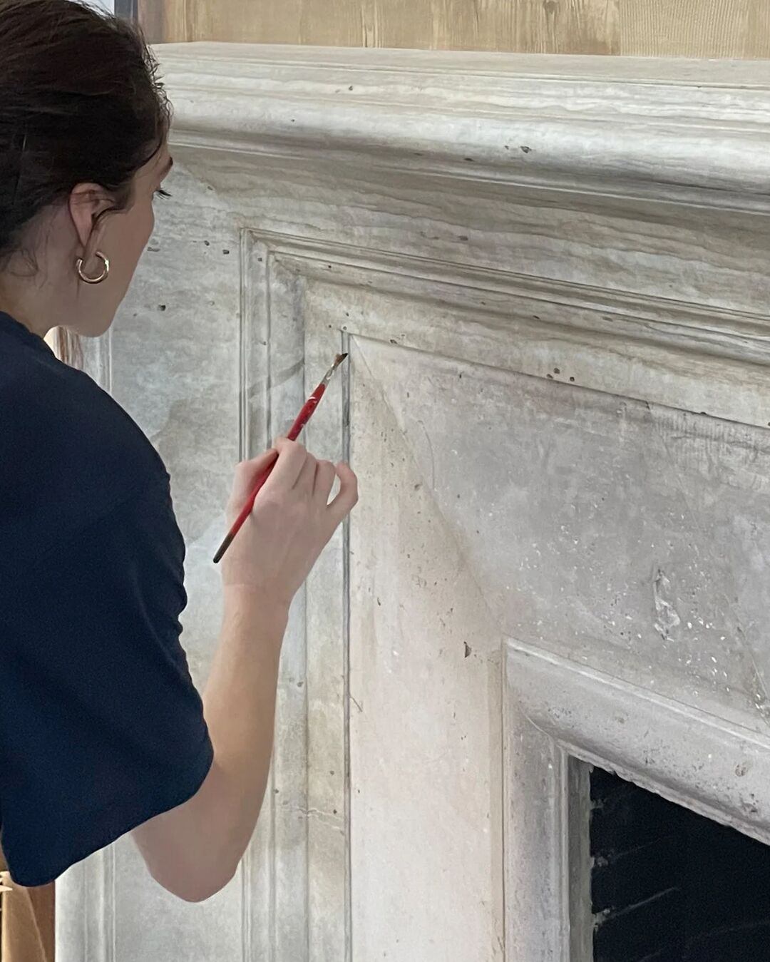 A behind-the-scenes look at SuperStrata artisan Sopiko Barnovi's painting process with the stunning faux travertine fireplace surround in collaboration with designer Alessandra Branca, for “The New Drawing Room” in the 2025 Kips Bay Decorator Show House.
Link in bio to view more of Sopiko's work.
