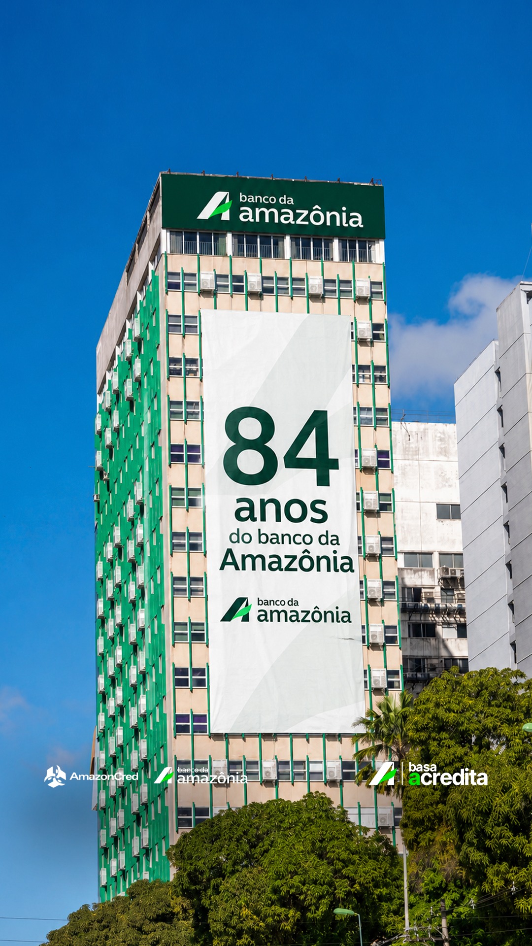 Há 84 anos, o Banco da Amazônia escolhe acreditar em quem faz esta região crescer.
São mais de oito décadas caminhando ao lado de quem empreende, gera oportunidades e transforma trabalho em desenvolvimento para a Amazônia.
Hoje celebramos essa história e temos orgulho de fazer parte dela, fortalecendo sonhos e apoiando quem movimenta a nossa região todos os dias.
Parabéns pelos 84 anos, Banco da Amazônia! Que essa parceria continue inspirando novas conquistas e um futuro de ainda mais desenvolvimento para a Amazônia. 💚
#BancoDaAmazônia #84Anos #BasaAcredita #Amazônia