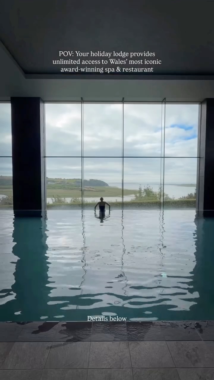 When you stay at Landal Dylan Coastal Resort in Carmarthen, Wales 🏴 you get unlimited access to the gym, spa and restaurant with the most iconic and panoramic views of the estuary ✨
Follow our adventures on @sammylouluxe to discover more luxurious gems to travel to 🖤