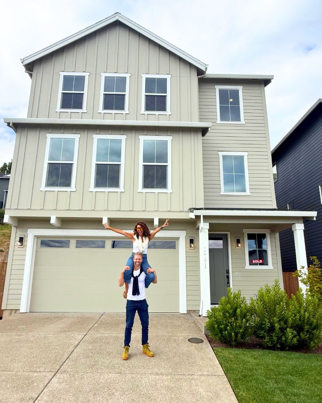Congratulations Ryan + Maki on your beautiful new upgrade with stunning territorial views!!π₯πΎ We were able to negotiate $30K below list price with an additional $30K in closing costs! Very grateful to be along their side throughout the journey. The most deserving people!πβ¨
4 bed ποΈ β3 bath π β2 car π β3 levels | 2,812 sqft π
Listed: $749,999
π Sold: $719,900 with $30K in closing cost credits!!
.
.
.
#tigard #tigardoregon #bullmountain #oregonrealestate #tigardrealestate