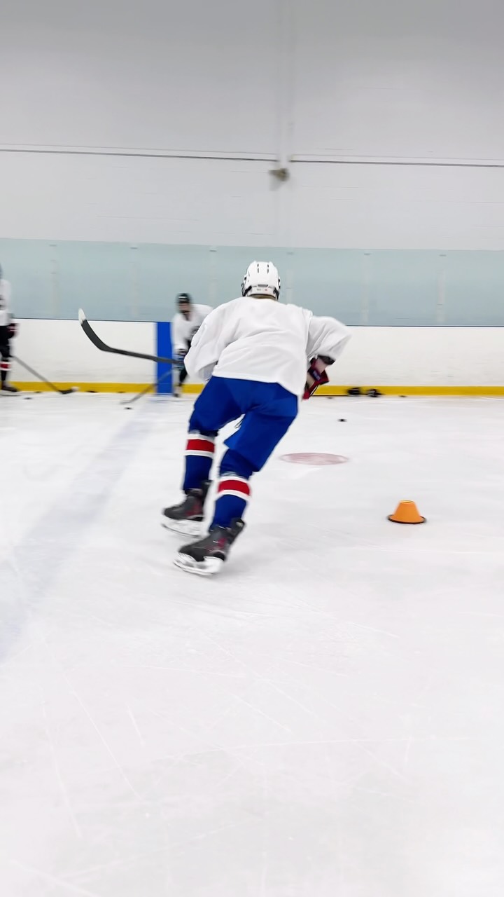 Mikey Pope of @stmlincolns / Drafted by @londonknights
#ohl #hockeytraining #drake #hockeyskills #hockeydrills
