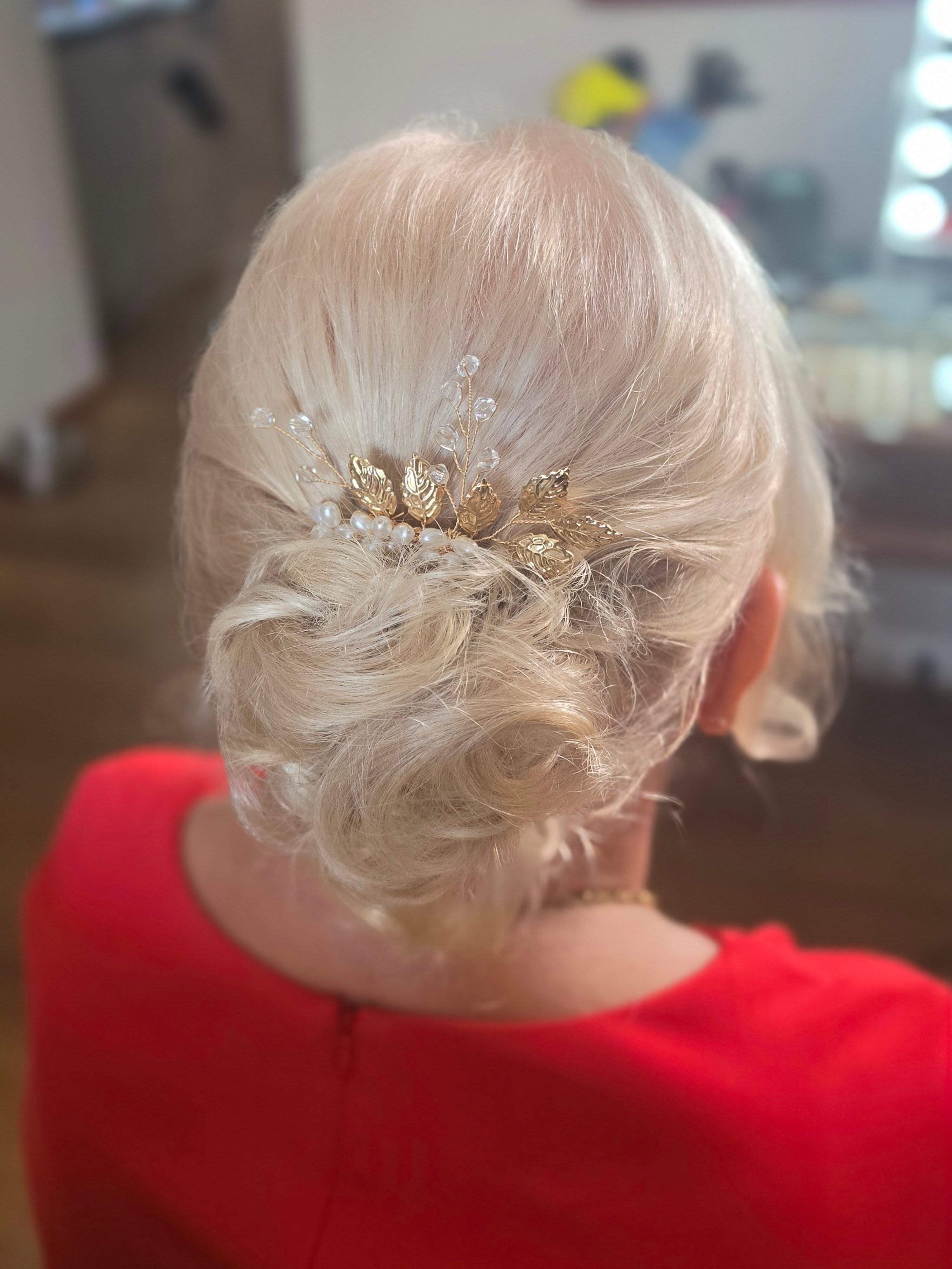 Natürliches Make-up & elegante Frisur für diese wundervolle Mutter der Braut. 🤍
Typgerecht, strahlend und perfekt für diesen besonderen Tag. ✨️
#Brautmutter #Hochzeitsstyling #NatürlichesMakeup #WeddingStyle
#wedding