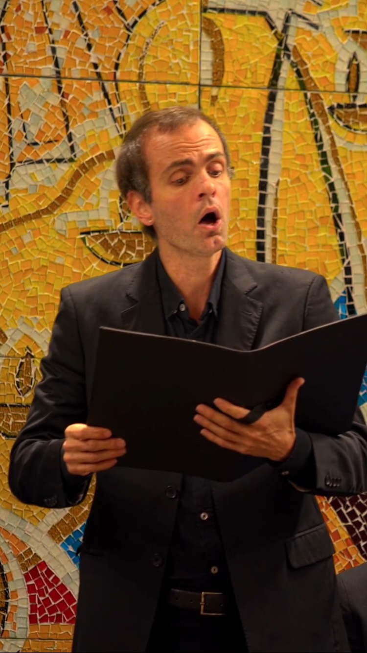 Já é amanhã! CONCERTO nesta segunda-feira, dia 20 de julho na PUCRS em Porto Alegre. Obras de Vivaldi e Bach tocadas em instrumentos de época. Confira na bio o concerto “VIVALDI - Armonia e Invenzione”. @bachbrasil
O vídeo é um registro do nosso último concerto na Igreja Universitária Cristo Mestre (PUCRS). A Bach Society Brasil apresentou “Jesus, Alegria dos Homens”.
Obrigado a todos que estiveram na plateia — esse encontro com a música de Bach em instrumentos de época é o que dá sentido ao nosso trabalho.
Gratidão especial aos patrocinadores Hertz Farmacêutica e Blueville, parceiros essenciais desta realização.
Fernando Cordella @cordellafernando, cravo e direção
Maria Carla Pino @mariacarlapinosoprano (Brasil/Alemanha), soprano
Diana Danieli @diana_danieli_, contralto
Aníbal Mancini @anibalmancini (RJ), tenor
Daniel Germano @odanielgermano, baixo
Bruno Lourensetto @brunolourensetto, trompete barroco
Giovani dos Santos @giobaroque, violino barroco
Márcio Cecconello @cecconello.marcio, violino barroco
Letizia Roa @laetitiaroa, violino barroco
Vinícius Nogueira @vinigueira1, violino barroco
Renata Bernardino @renatabernardino, violino barroco
João Senna @joaosennaviola, viola
Marlise Goidanich @marlisegoidanich, violoncelo
Pablo Schinke @pablo.schinke, violoncelo
Ezequiel de Paula @ezequielmdepaula, violone
Michele Favaro (Itália), oboé barroco
Érico Marques @ericomarquesoboe, oboé
Andiara Mumbach @andiaramumbach, soprano
Rodrigo Bloch @rodrigorbloch, contratenor
Alexandre Kreismann @kreismannalexandre, tenor
Mauro Pontes @mauropontescardio, baixo
Projeto: Luz e Sombra: A Estética Barroca em Música
Realização: Sociedade Bach Brasil
Patrocínio: Hertz Farmacêutica e Blueville
Apoio: PUCRS Cultura, Goethe Institut, Instituto Ecossis, EROICA e Badermann Arquitetos Associados
Produção Cultural: Conecta Cultura
Comunicação: EROICA
Financiamento: PRÓ-CULTURA, Governo do Estado do Rio Grande do Sul, por meio da Secretaria de Estado da Cultura
#proculturars e @sedac_rs #bachbrasil #bachsocieybrasil #blueville @pastoralpucrs @pucrscultura