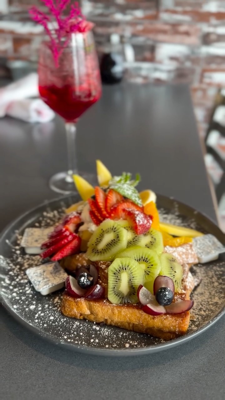 Brunch at Cook just tastes better! ๐จ๐ปโ๐ณ Start living the sweet life with our Nutella Stuffed French Toast ๐๐๐ฅ๐ซโจ
#cookneedham #needhamma #bostonfoodies #bostonfoodguide #westofboston