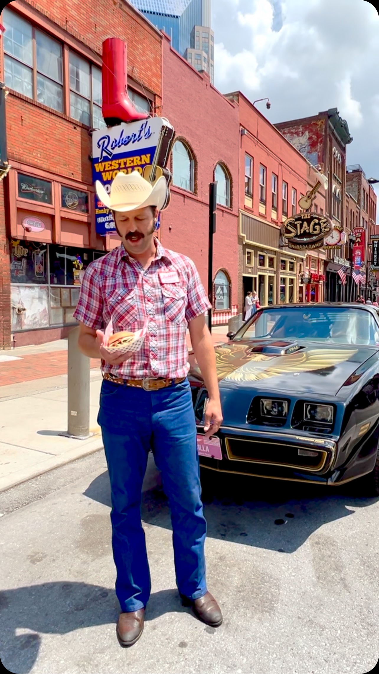We’re smack in the middle of @nashvillescene Burger Week. You have until July 12 to come in and grab our Diablo Burger. It features our 100% all-beef patty, sliced onions, jalapenos and is topped off with some spicy @jacksbarbque XXX bbq sauce. It leaves town this Monday just like the Bandit. So stop in and order one up.
#nashvillescene #burgerweek #diabloburger #limitedtime