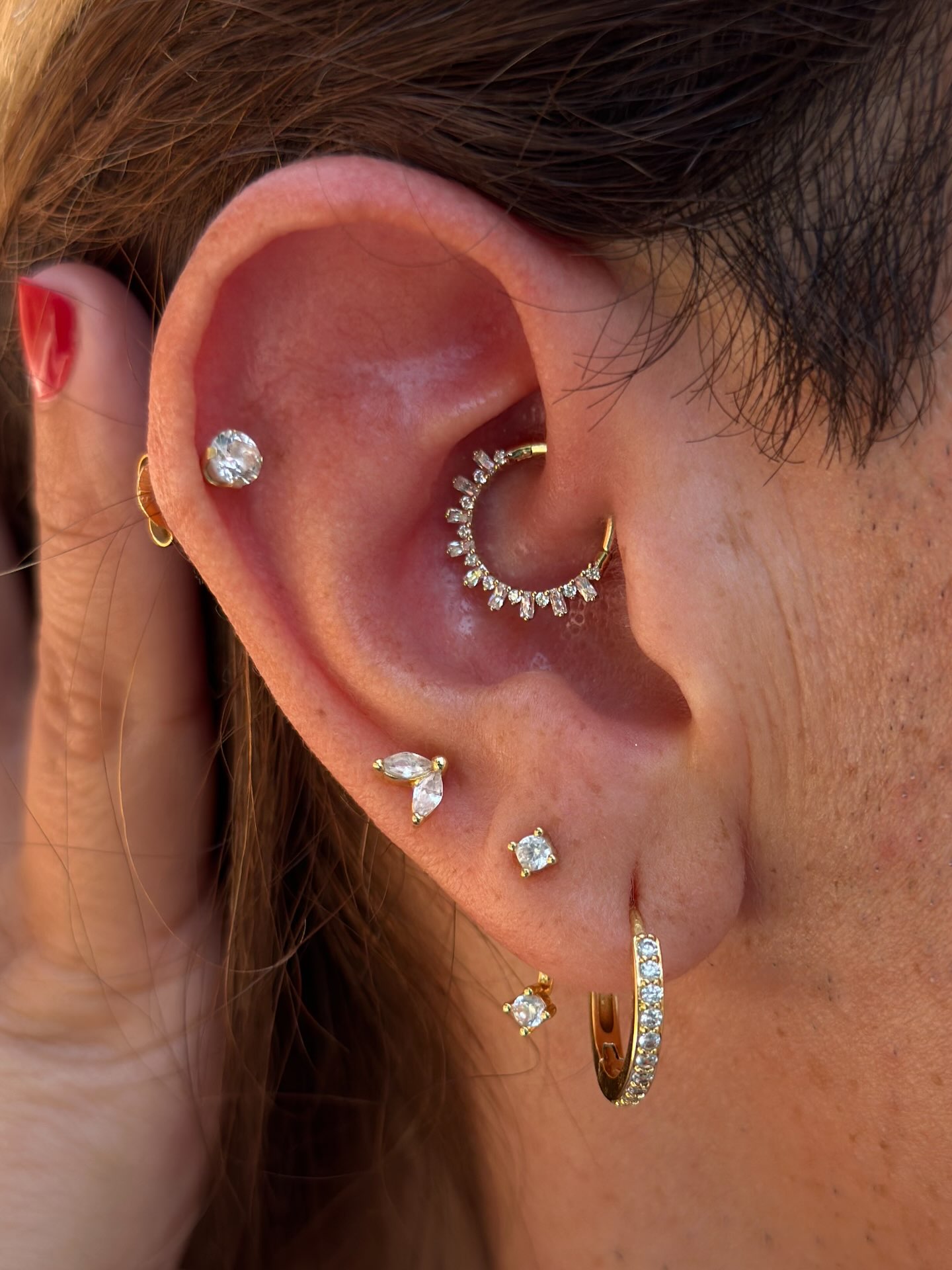 Daith but with bling 😍
@piercingbyroy x @buddhajewelryofficial ❤️
#StayTrueBodyPiercing #SafePiercing #APPMember