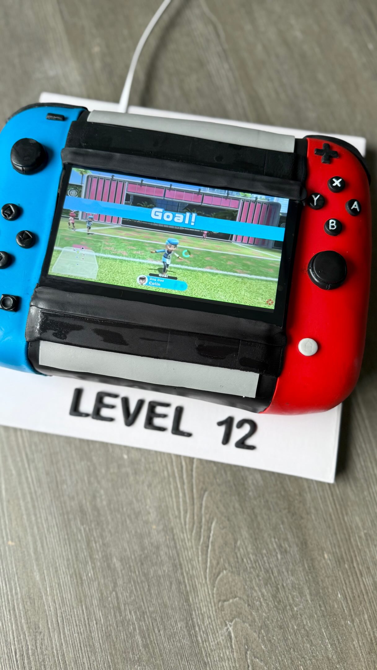My mom made this Nintendo Switch cake with an actual working screen. This cake was for my cousin so she got to experiment a little with it. It was pretty cool to see her
troubleshoot this in real time.
#familybusiness #customcakes #nintendoswitchcake
#boyntonbeach