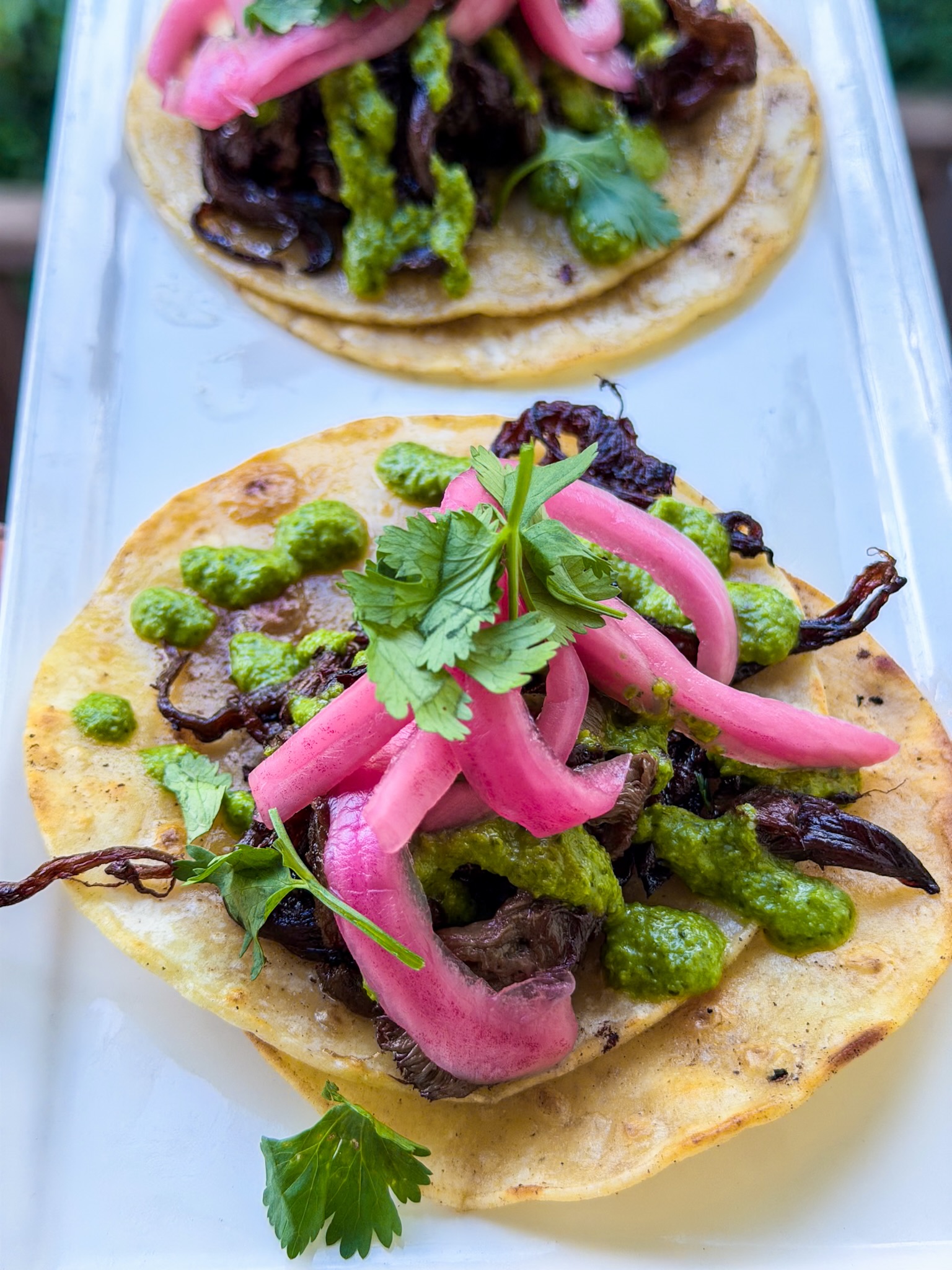 Psst 👀 we’ve been running a few weekday specials over here! Tuesday’s are the start of our week and we’re kicking it off with tacos + margaritas because is there truly any better way to start off the week?? 🌮🍹