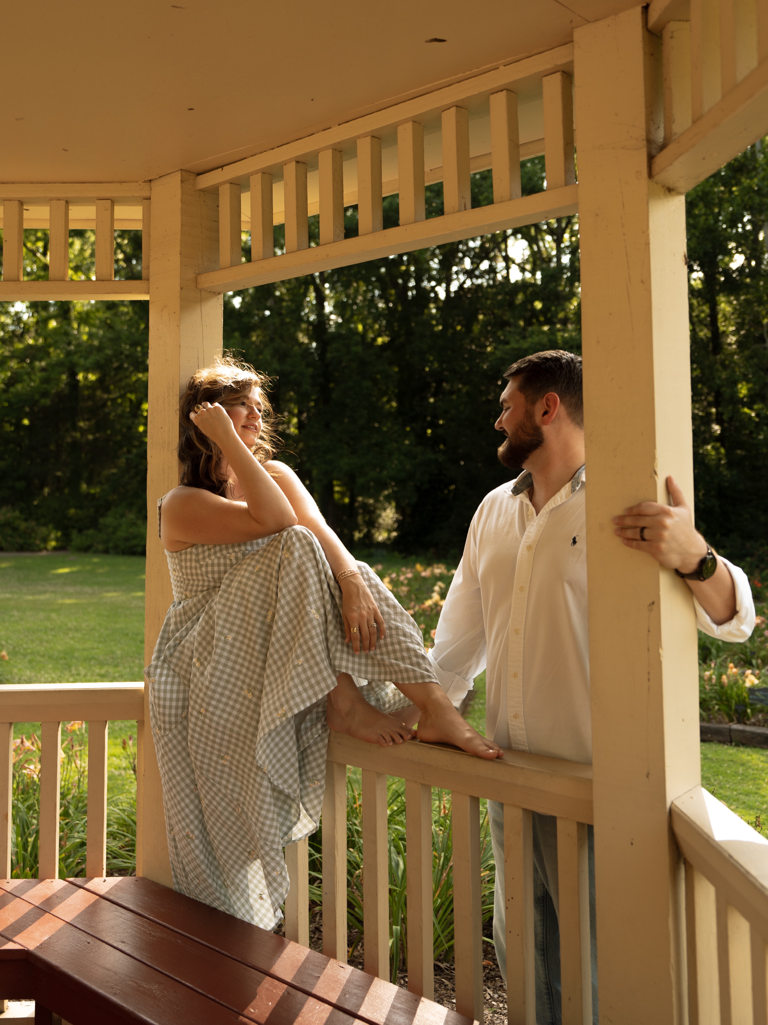 Samantha and Joey’s love story galavanting through the flower gardens 🥹 Ugh, you can feel their adoration for each other through these images. It makes me so giddy!