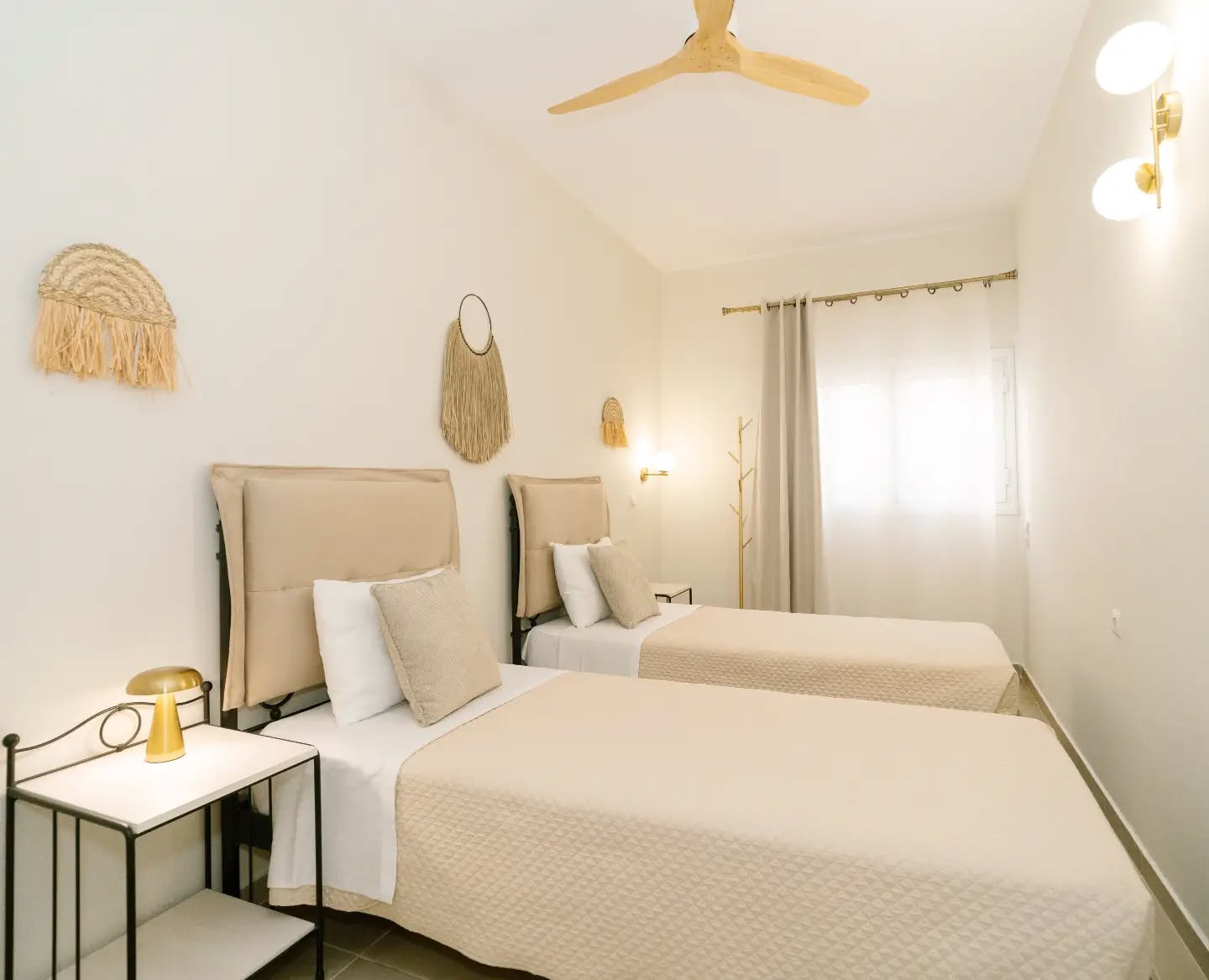 Simply Elegant ✨
#FissasRooms
#BoutiqueStay
#MinimalDesign