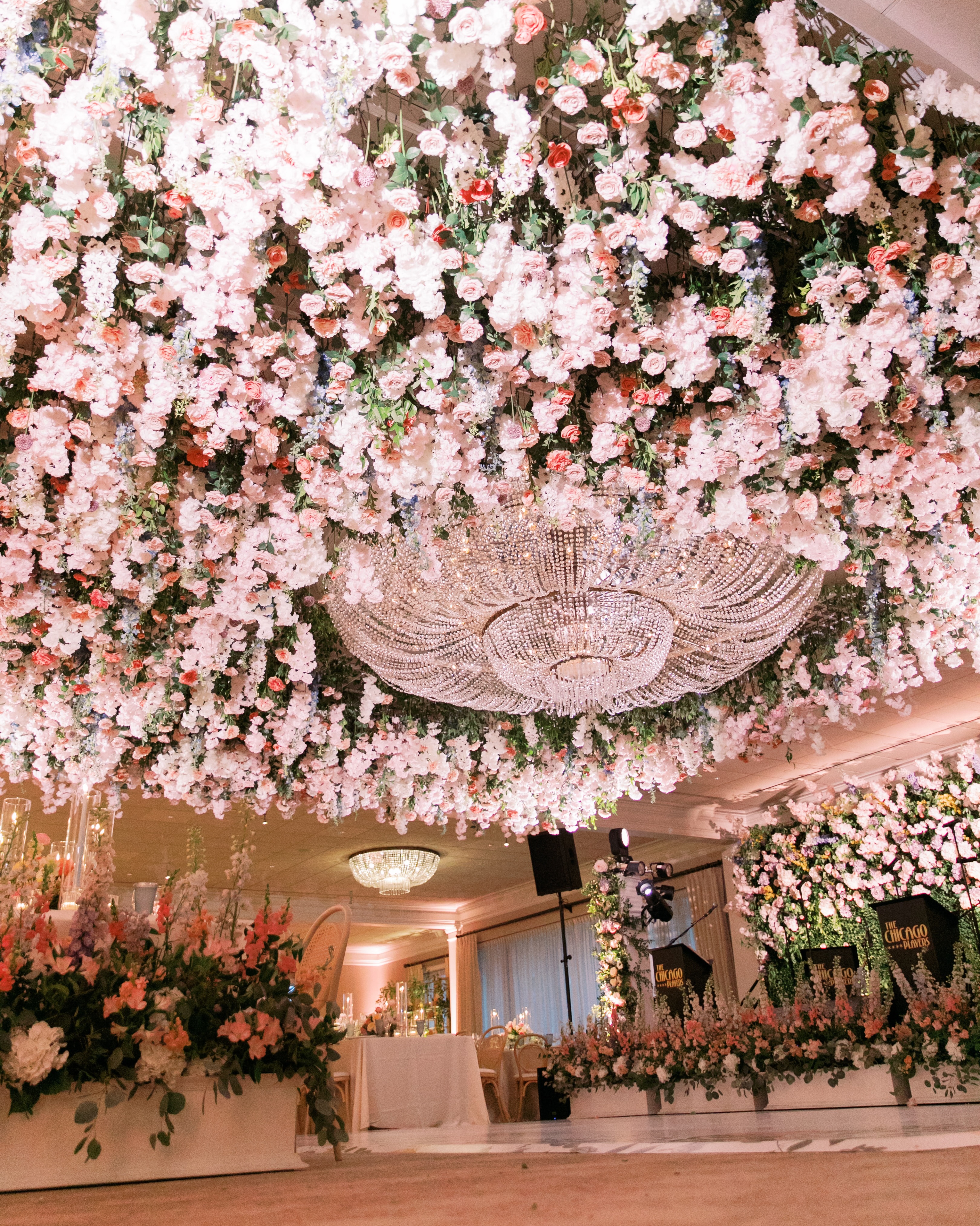 We say to tell ourselves, “One day we’ll stop talking about this wedding,” but we’re pretty sure this floral ceiling is something we’ll never get over 😍🌸
@jenna.rae.rabin & @andrewmrabin
Design & Floral: @joemineocreative
Planning: @triciadeverevents
Photography: @laurengabriellephotography
Rentals and Linen: @borrow_curated @eventsourcerental @alloccasionspartyrental
Venue: Beechmont Country Club
Lighting & Sound: @npientertainment