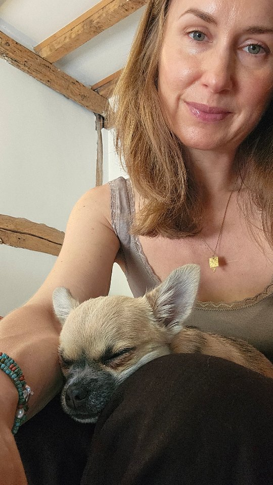Last week's heatwave had me convinced I'd found the perfect way to spend an afternoon... stay home, avoid my studio sauna, and make these beautiful new freshwater pearl necklaces. Sounds idyllic, doesn't it? 😂
Well... my back had other ideas. Fans have an uncanny ability to blow tiny seed beads absolutely everywhere, and it turns out pearl stringing in 30-degree heat isn't quite the peaceful pastime I'd imagined.
So, no, they didn't get finished... but you do get a little glimpse of them halfway through, and I have to say, they're already looking rather beautiful. I can't wait to share the finished pieces with you.
And, naturally, Zalli was on hand as my extremely dedicated studio assistant. By "helping", I mean supervising every bead, requesting cuddles at strategic moments, and generally ensuring productivity remained at an all-time low. 🐶🤍
Sometimes making by hand isn't quite as graceful as it looks on social media... but I wouldn't have it any other way.
#handcraftedjewelry #supportlocalbusiness #worcestershire