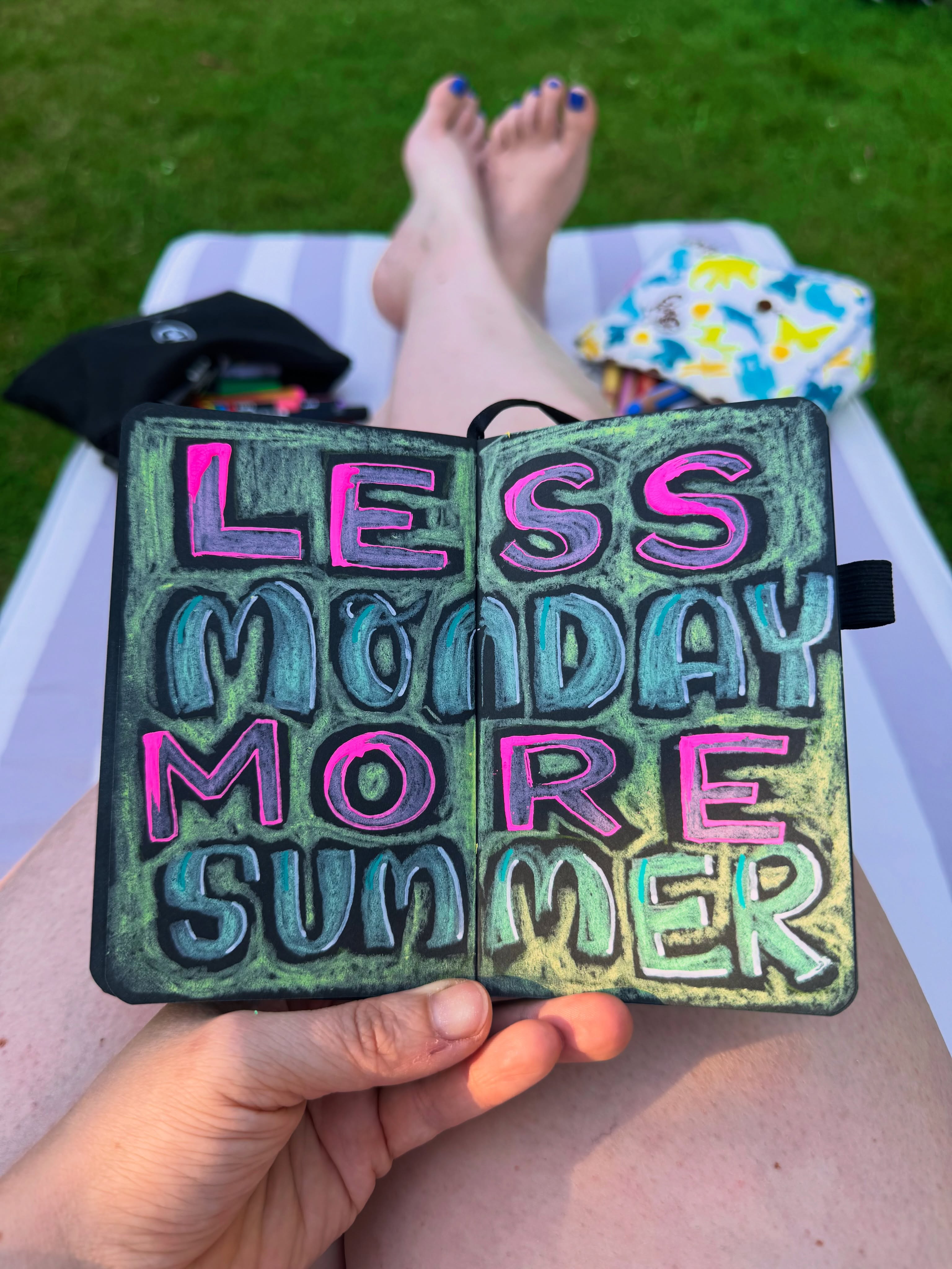 ☀️ Puh, freu ich mich auf unseren Urlaub😆 Also dieses Lettering ist natürlich NICHT an einem Montag entstanden, das steht schon mal fest😂
#lettersketch #letterlove
Kalligraphie | Lettering | Illustration | Schriftkunst | Auftragsarbeiten | Kreative Feiern & Workshops | Hannover
LETTERING
HANDLETTERING
SKETCHBOOK