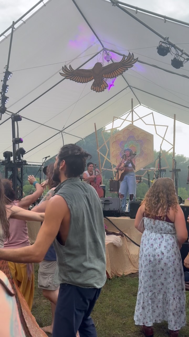 A sneak peek of the magic that went down at the hawk this past weekend 😍
When @leahsongmusic sultry voice and Quetzal’s soothing cello brought the most refreshing two minute drizzle - on a sunny day!?
And the decision point for each individual - to run for cover, or dance in the rain?
You can see what our audience chose 💃
Grateful to share such beautiful music and energy with you all this past weekend 🌈 more magic to come ♥️
The magic of these Appalachian mountains is palpable 💕