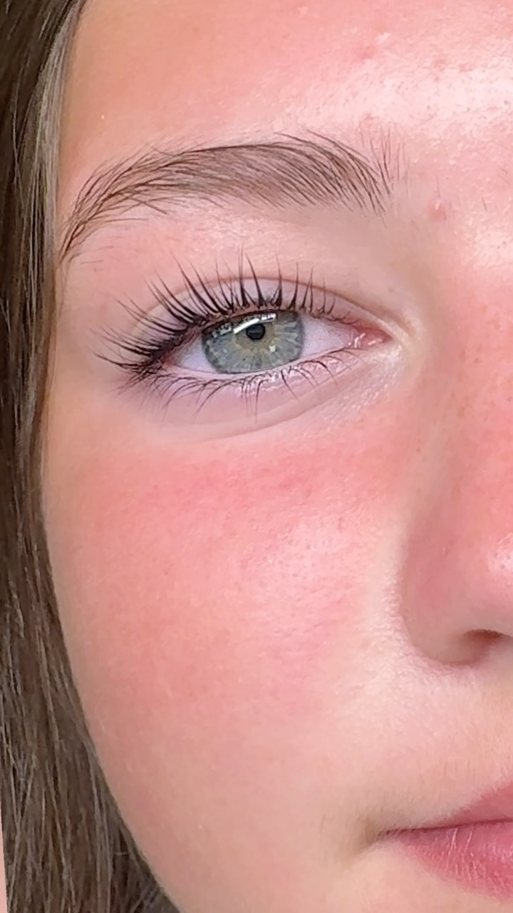📚✏️ Back to school lash lift and tint on my daughters. “I’m not like a regular mom, I’m a cool mom.” 😎 #lashliftandtint #chandlerlashes #lashlift