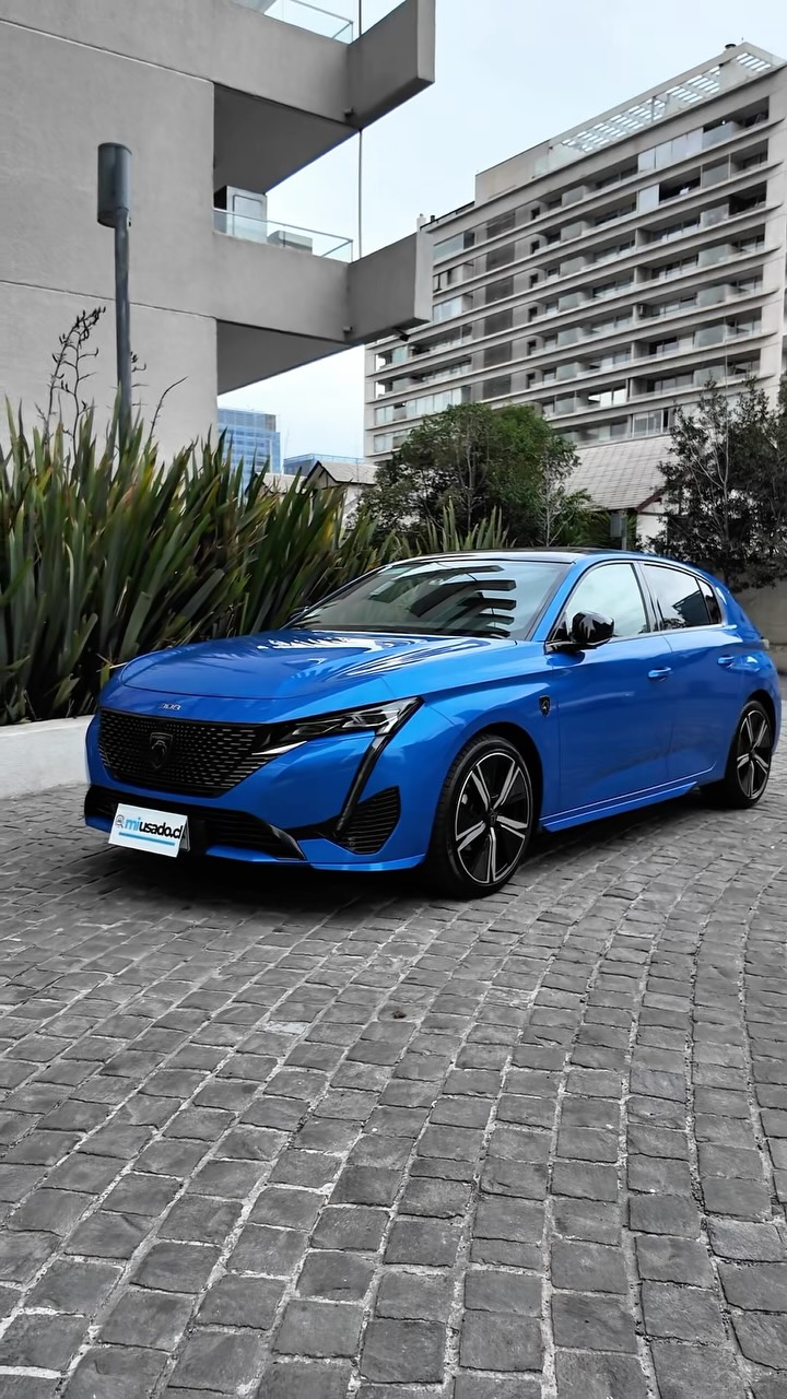 este Peugeot 308 GT 1.2 Turbo todo que ver 🚘✨es año 2022 🔑🔥full tecnología, confort y diseño premium
Si buscas un hatchback premium con un diseño que llama la atención, tecnología de primer nivel y un manejo que realmente sorprende, este Peugeot 308 GT es una excelente alternativa.
Con solo 44.000 km y en excelente estado, combina el eficiente motor 1.2 Turbo con un equipamiento que normalmente encuentras en vehículos de segmentos superiores.
✅ Solo 44.000 km
✅ Motor 1.2 Turbo PureTech de 130 HP
✅ Transmisión automática EAT8 de 8 velocidades
✅ Apple CarPlay y Android Auto inalámbrico
✅ Asientos delanteros eléctricos con calefacción y función masaje
✅ Volante calefaccionado
✅ Techo panorámico
✅ Cámara de retroceso HD
✅ Sensores delanteros y traseros
✅ Climatizador automático bi-zona
✅ Acceso Keyless y botón de encendido
✅ Control crucero adaptativo
✅ Frenado autónomo de emergencia
✅ Alerta de cambio involuntario de carril
✅ Reconocimiento de señales de tránsito
✅ Detector de punto ciego
✅ Faros Full LED Matrix
✅ Tablero digital Peugeot i-Cockpit 3D
✅ Cargador inalámbrico para celular
✅ Llantas de aleación deportivas
✅ Muy bien cuidado
💰 Precio con financiamiento: $17.980.000
💵 Precio contado: $18.580.000
🔹 Pie desde $6.293.000 sin acreditar ingresos
Entrega inmediata
Recibimos tu auto en parte de pago
Tramitamos todo el proceso
📍 Manquehue Norte 882, Piso -4 (sector miusado.cl), Las Condes
🌐 miusado.cl
Aprobación sujeta a evaluación comercial.