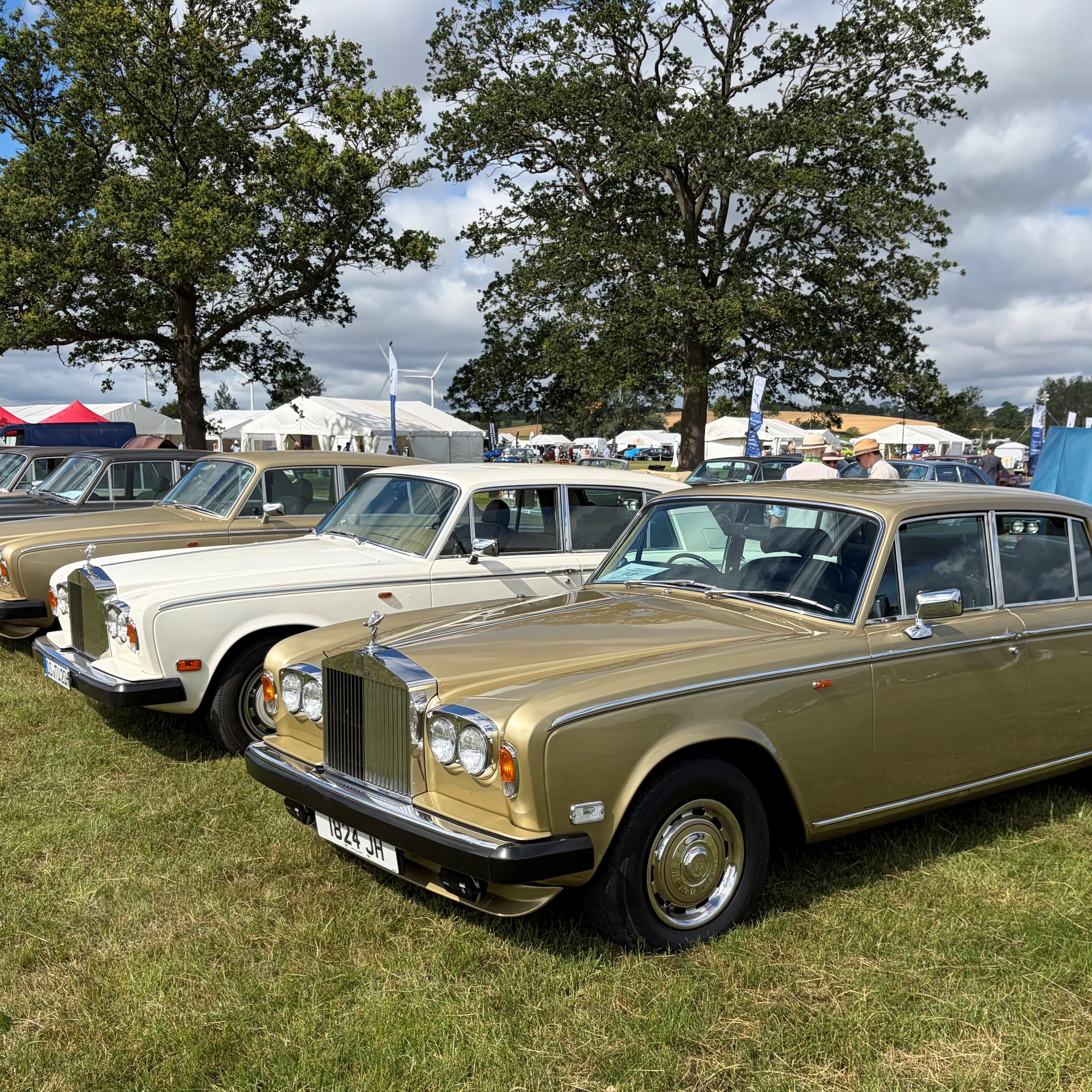We've had a busy few weekends!
We were lucky enough to attend the Rolls Royce Enthusiasts Club Annual Rally & Concours d’Elegance at Kelmarsh Hall with our 1977 Gold Rolls Royce Silver Shadow II.
#lentonlimousines