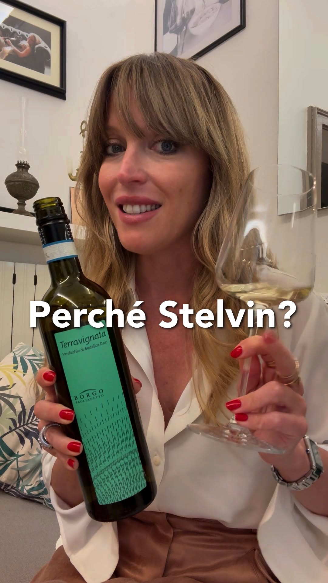 Il tappo a vite è davvero adatto solo ai vini più basici?
È uno dei luoghi comuni più diffusi nel mondo del vino. Eppure, guardando ai principali paesi produttori e ai mercati più evoluti, la realtà racconta una storia diversa.
La scelta della chiusura non dipende dal prezzo di una bottiglia, ma dagli obiettivi del produttore: preservare freschezza, valorizzare il profilo aromatico, garantire un'evoluzione coerente nel tempo e offrire la massima affidabilità.
Per questo Borgo Paglianetto ha scelto di introdurre lo Stelvin su alcune delle proprie etichette di Verdicchio di Matelica: una decisione che guarda al futuro senza rinunciare alla qualità.
Nel bicchiere, come sempre, parla il vino.
Is screw-cap closure really only suitable for entry-level wines?
It’s one of the most widespread misconceptions in the wine world. Yet, if we look at the leading wine-producing countries and the most mature markets, the reality tells a different story.
The choice of closure is not determined by the price of a bottle, but by the producer’s goals: preserving freshness, enhancing aromatic expression, ensuring consistent evolution over time, and providing maximum reliability.
That’s why Borgo Paglianetto has chosen to introduce Stelvin closures on selected Verdicchio di Matelica labels: a decision that looks to the future without compromising on quality.
In the glass, as always, it is the wine that speaks.
#PerchéStelvin #BorgoPaglianetto #VerdicchioDiMatelica #WineInnovation #Stelvin #WineEducation #ItalianWine