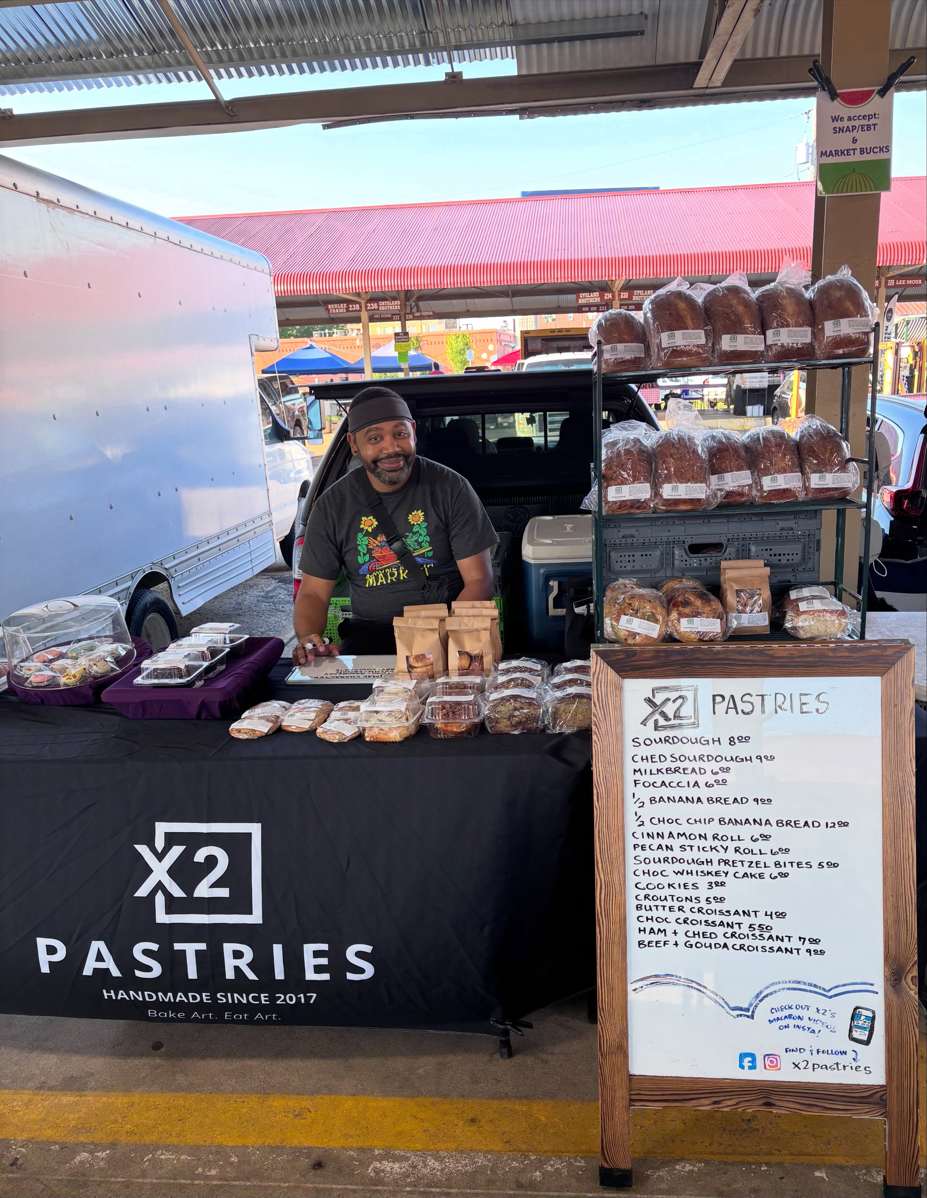 Craving something sweet this Sunday? From fresh-baked pastries to juicy red currants, you’ll find plenty to tempt your tastebuds at the market this morning. 🥐🌻✨