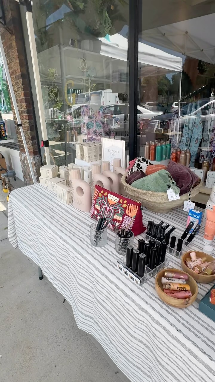 Brookside Annual Sidewalk sale is in full effect!! Come and shop all weekend on some great sales! 😎
#brooksidekc #kclocal #kansascity #shoplocal