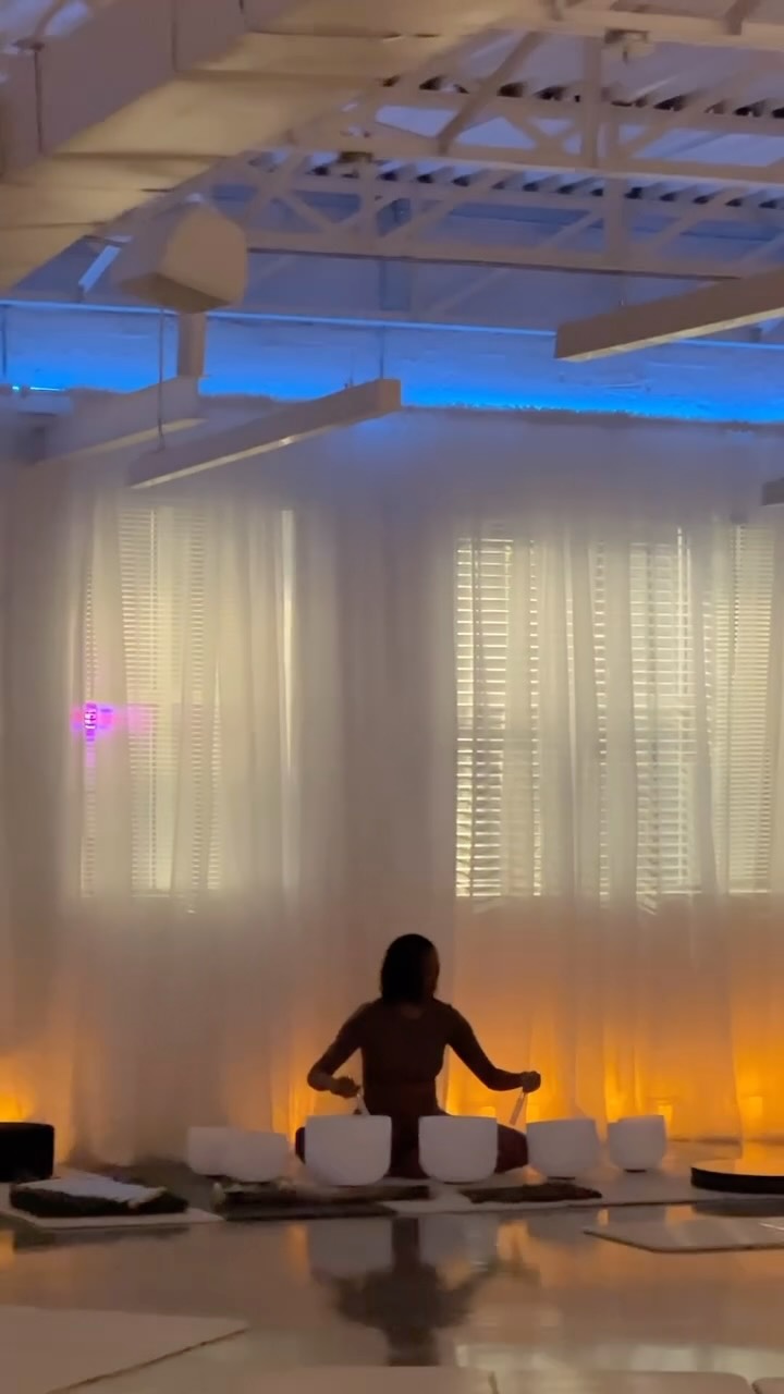 Turn your Saturday scroll into your Sunday reset > Soulful Sound Healing on Sunday at 12:45 pm, inside KKRU Studio 🙌
Join Chelsey tomorrow for Soulful Sound Healing and trade the noise for an hour of deep rest, soothing sound, and nervous system TLC. Your mat is waiting. Reserve your last minute spot now! 💙
#KKRU #SoundHealing #WestEndATL #RestAndRestore #SundayReset