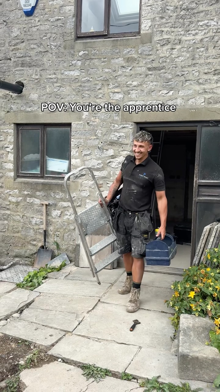 It’s always “can you carry that back to the van for me” and never “how’re you doing today?” 😅
#apprenticelife #tradeapprentice #tradiehumour #tradie #plumberhumor