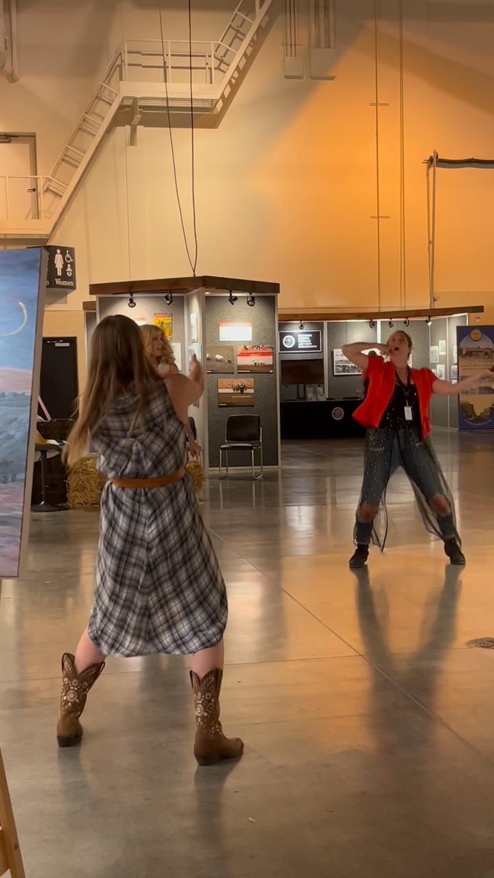 ITS THE FINAL WEEKEND OF THE @calgarystampedeartshow 🐎
This is the energy me and @oil_sands_artist are carrying into the final couple of days showing, selling and chatting about our work. Despite the VERY long hours, the vibez are high and we are ready to end with a bang.
Shout out to @gr8lengthshair for being the best fan girl 💃
See you there! Swing by the Western Oasis in the BMO centre and say hi! 👋
#calgarystampede #calgarystampedeartshow #albertaartist #yeehaw #vibez