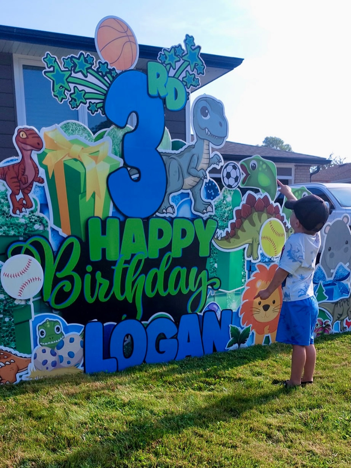 Happy Birthday Logan!! ๐ฆ๐๐๐ฆ
This pic!! I love this SO much! Absolutely precious little man looking up at his signโฆ๐ฅฐ. Just makes me so happy! Thank you for sharing this with me!
Such a pleasure to place this display for you. Thank you for having me back!
โค๏ธ๐โบ๏ธ
www.nadinenoelledesign.com