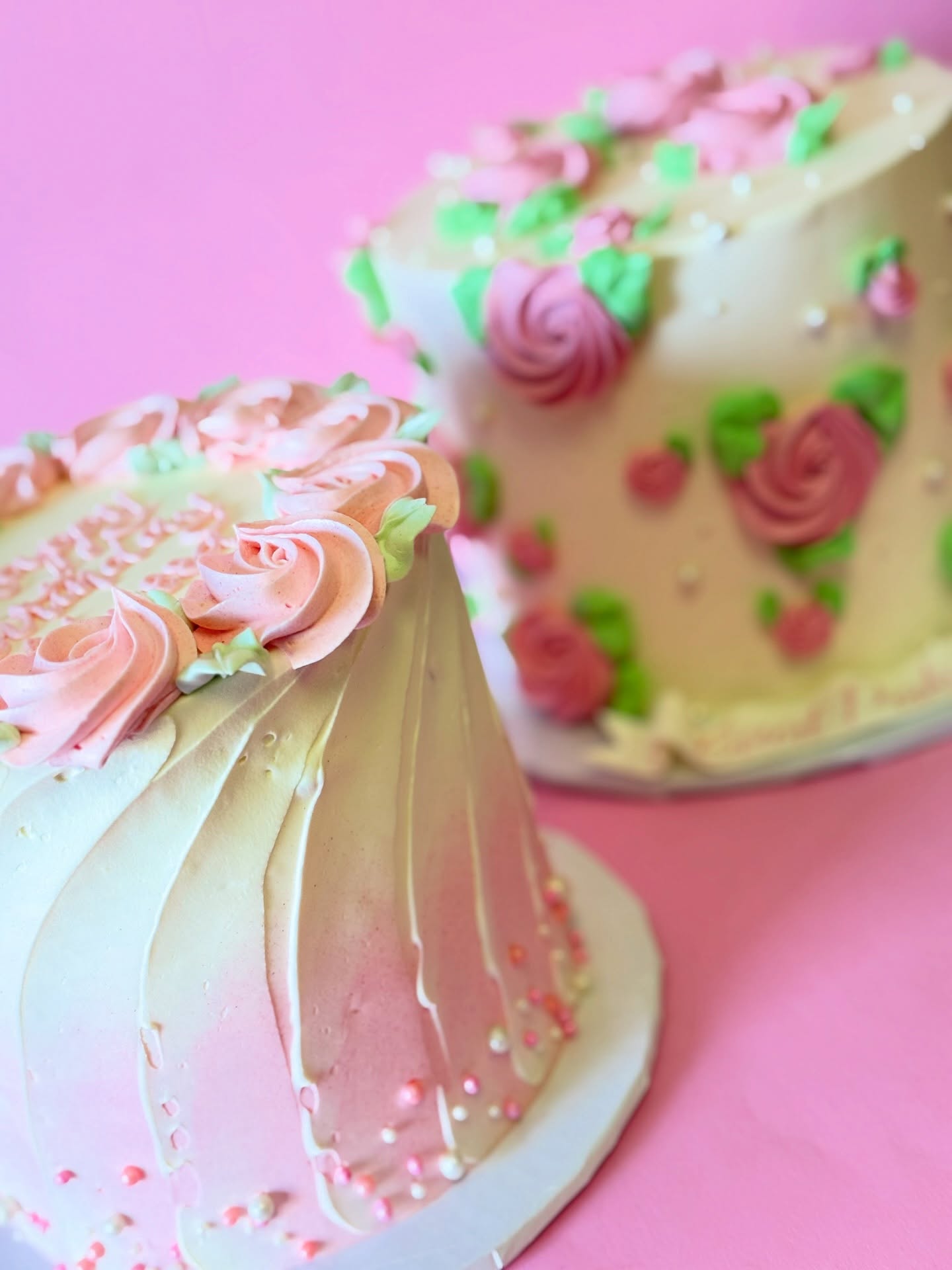 A little floral moment for your next celebration. 🌸🎂
Our Blossom & Lyn cakes are available to pre-order on our website.
#BuildYourOwnCakes #BirthdayCake #PrettyCakes #FloralCakes #ButtercreamCake #CakeInspiration #MississaugaBakery #MississaugaCakes #StreetsvilleBakery #GTABakery #NutFreeBakery #NutFreeCakes #SupportLocalMississauga #SwirlsCupcakes