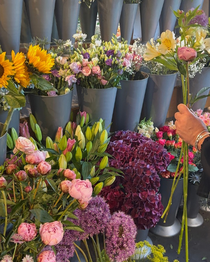 Your house called... it wants flowers.
Summer flowers just hit differently πΏβοΈ
The shop is looking beautiful this week with peonies, roses and all the seasonal favourites filling every bucket.
If you've got friends coming over, a birthday this weekend or simply fancy brightening up your home...
You know where we are!
ORDER ONLINE OR GIVE US A CALL FOR SAME DAY DELIVERY BEFORE 1PM π