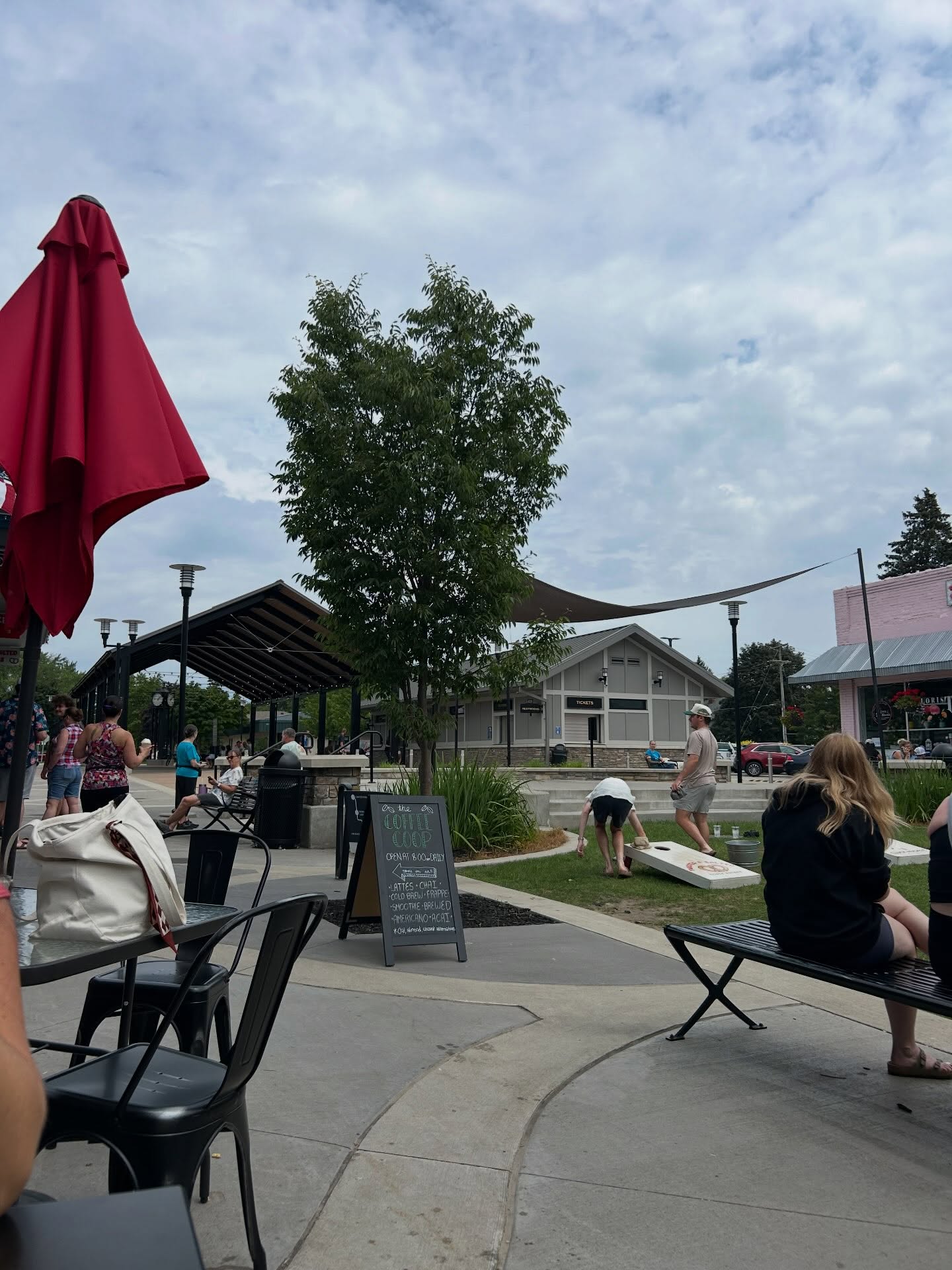 ☀️ Happy Friday! ☀️
It’s the perfect day to enjoy everything downtown has to offer!
🛍️ Farmers Market: 2–7 PM
🎶 Music in the Plaza: 6–8 PM
We’re open 10:30 AM–8 PM, serving up fresh, delicious food and handcrafted coffee all day long.
Grab a bite, sip on your favorite drink, and join us downtown for a fun-filled Friday. We can’t wait to see you!
#downtown #farmersmarket #ludington #eatngood #friday