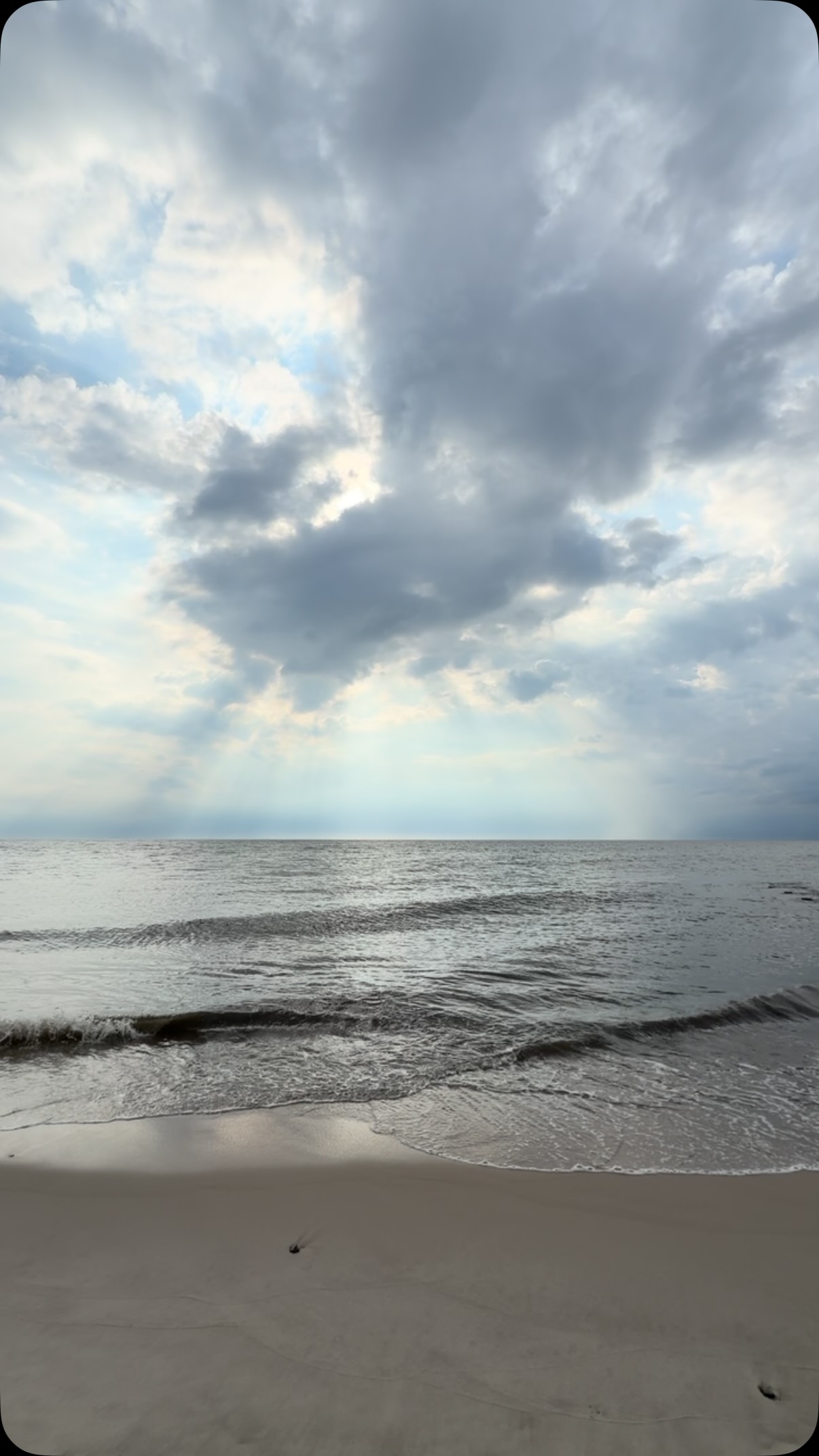 POV you’re standing on a sandy beach listening to the waves and kids playing in the distance. Perhaps you even have a drink in your hand. It’s time to unwind and relax and close your eyes.
⛱️🐚🌊🏖️👙☀️
.
.
.
,
,
#mejiajewelry #capemaynj #longislandjewelry #artisanjewelry #wearitingoodhealth