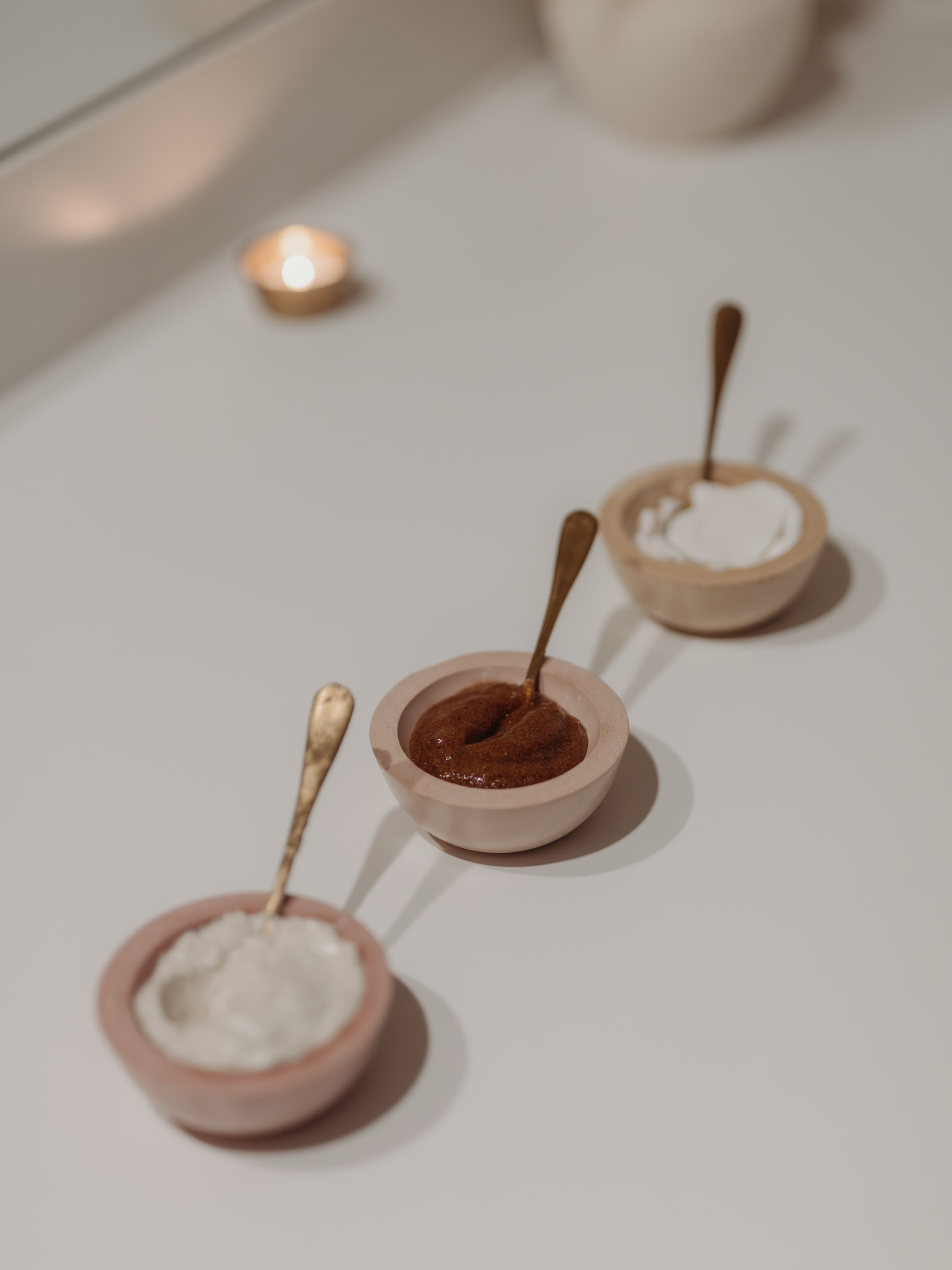 Our Moroccan Rose Body Wrap is a superb winter warmer treatment. Encapsulated in delicious hydrating body butters and clay’s your skin will remain silky smooth for weeks. Come in and be cocooned 🤍