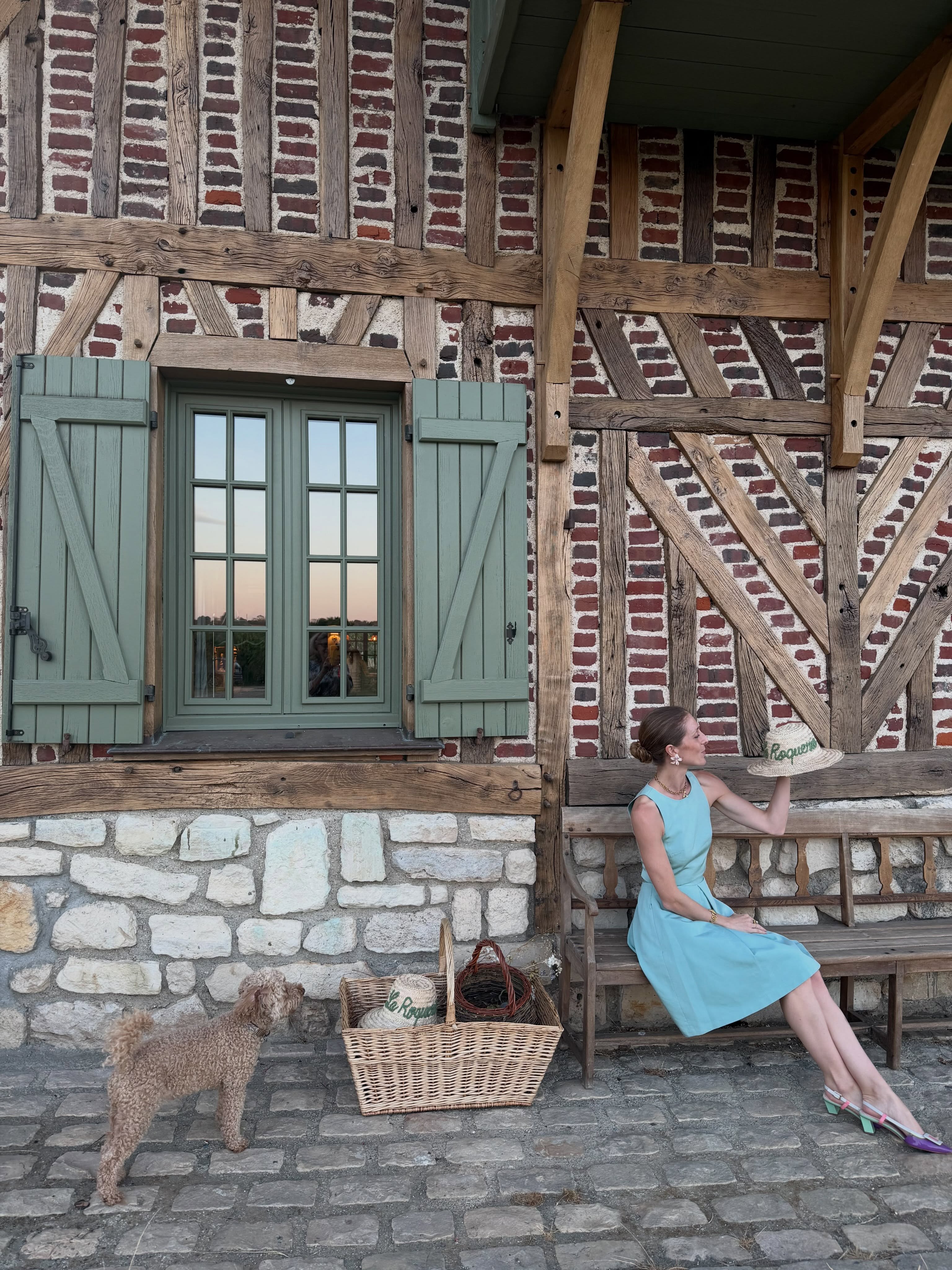 A beautiful weekend at La Roquerie farmhouse in Normandy 🤍 @la_roquerie 🌷🦜
Every corner is so thoughtfully curated, blending English charm with timeless Norman character 💗 We felt so welcomed by @bastiendechangy & @aurel_debieve and loved every minute of our stay—especially spending time with the sweetest goats 🐐
Already dreaming of coming back✨