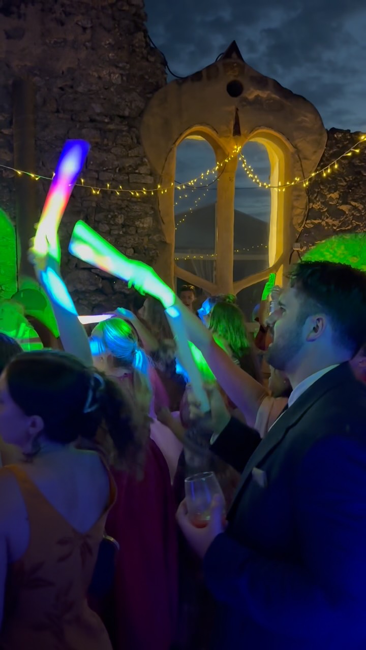 Im outta love for this dance floor 🪩🚀❤️ what a great party it was C&O wedding 🕺💃 and look at his venue?? The perfect ingredients for a perfect night 🪩🚀 #weddingdj #destinationweddingdj #dancefloor #diogoferreiradj #destinationwedding