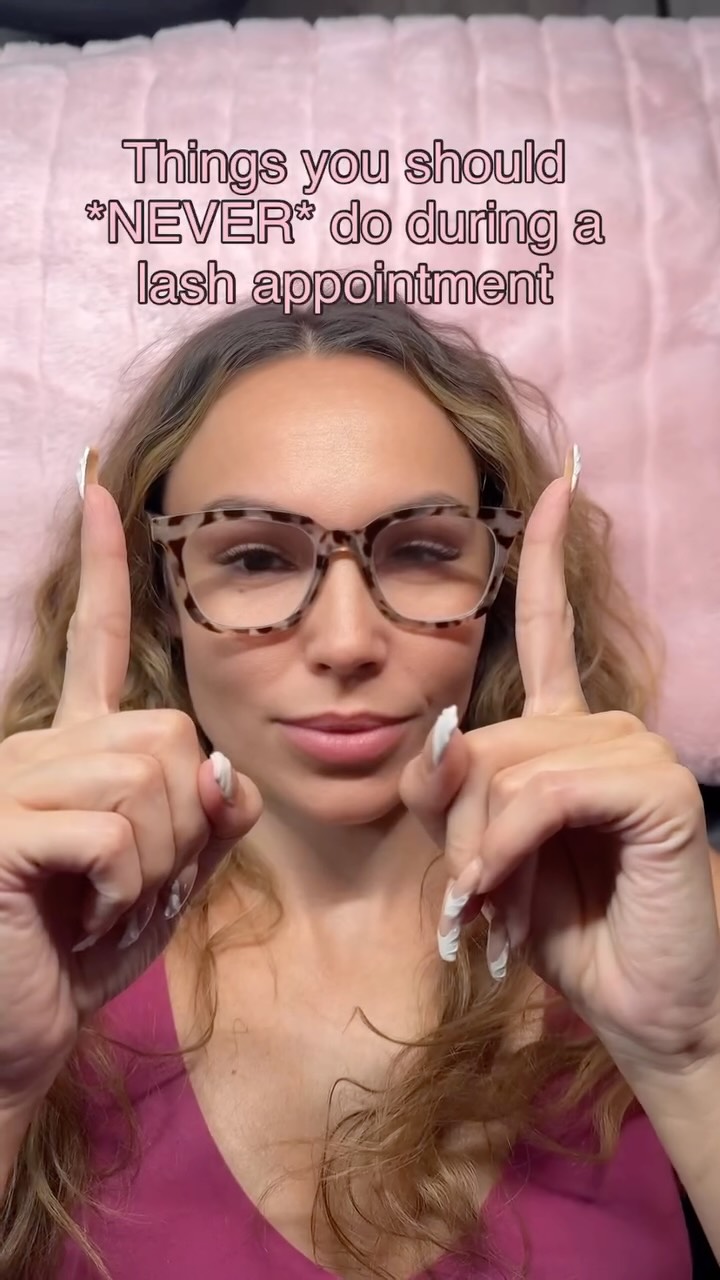 ❌ Things You Should NEVER Do During a Lash Appointment 👇
👉 Drink coffee beforehand
Too much caffeine can make you jittery, causing your eyes to flutter and making it harder to get a perfect set. ☕️
👉 Come with dirty lashes
Please arrive with clean lashes! Mascara, eyeliner, and makeup buildup can affect retention and add extra cleaning time. 🫧
👉 Open your eyes
Opening your eyes during your appointment can allow adhesive fumes to enter your eyes, causing burning, watering, and redness. 👀🔥
👉 Chew gum
Chewing moves your jaw, face, and eyes more than you realize, making it difficult for your lash artist to isolate your lashes. 😅
👉 Talk a lot
The more you talk, the more your facial muscles move which means your eyes move too. (Unless the tea is piping hot 🤣)
👉 Rub or pull on your lashes
This can damage your natural lashes and cause your extensions to shed much sooner. 🚫
👉 Show up late or no-show
Being late means less time for your lashes, and no-shows leave your artist with an empty appointment they could have filled. ⏰
#lash #chandlerlashes #lashliftandtint #downtownchandler #lashes