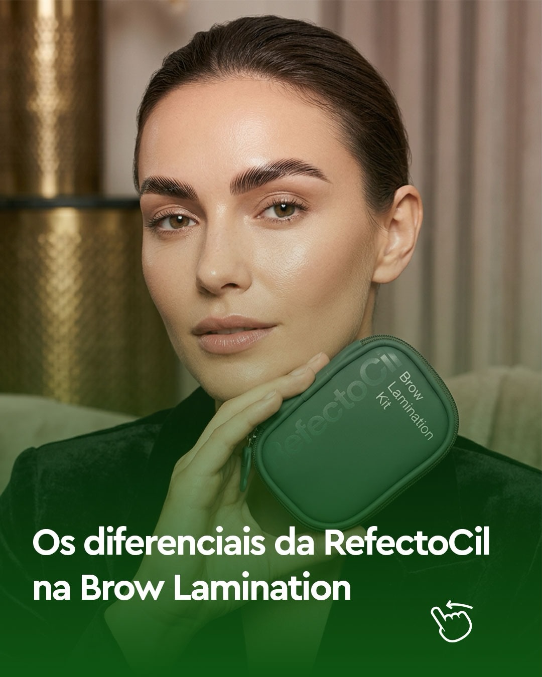 A RefectoCil desenvolve produtos pra Brow Lamination há décadas e cada detalhe da fórmula foi pensado pra quem trabalha com técnica e não aceita resultado pela metade.
A fórmula é enriquecida com queratina hidrolisada, que nutre, fortalece e protege os fios durante todo o procedimento. Isso significa que a sobrancelha e os cílios saem do atendimento mais saudáveis e nutridos.
O tempo de ação é de até 10 minutos, o que otimiza o atendimento sem abrir mão de segurança e desempenho. Menos tempo de procedimento, mais resultado pra cliente.
E o rendimento faz diferença no seu bolso também: cada tubo rende cerca de 18 aplicações, e o kit completo entrega até 36, com 100% de originalidade e selo ANVISA. Qualidade garantida do primeiro ao último atendimento.
Profissional que escolhe RefectoCil não tá só escolhendo um produto, está escolhendo décadas de pesquisa, segurança e resultado que a cliente volta pra repetir.
Você já usa RefectoCil na sua Brow Lamination? Conta aqui!
.
.
#refectocilbrasil #theworldinyoureyes #browlamination #sobrancelhamasculina #designdesobrancelhas
@academiarefectocil @refectocil_international