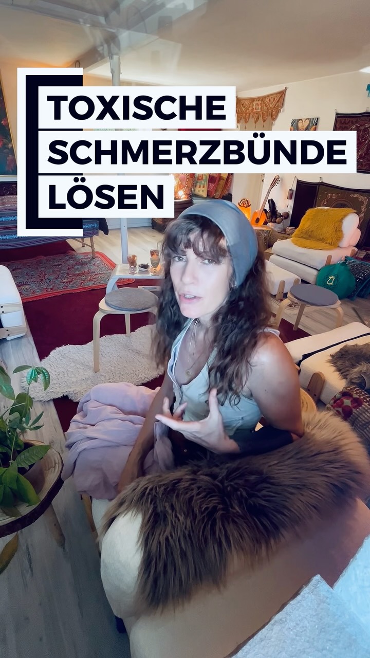 Toxische Schmerzbünde lösen
Warum lassen uns manche Menschen einfach nicht los?
Vielleicht kennst du das:
Oft begegnen uns dieselben Muster sogar über Generationen hinweg. Ungesunde Beziehungen, Selbstaufopferung, wiederkehrende Konflikte, Schuld, Scham oder das Gefühl, immer wieder an denselben Punkt zurückzukehren.
Es ist leider so, dass wir nicht nur unsere eigene Geschichte tragen, sondern Geschichten, die lange vor uns begonnen haben.
Du musst nicht alles weiterleben, was vor dir gelebt wurde.
Du bist nicht dazu bestimmt, dieselben Schmerzbünde, dieselben Ängste oder dieselben Beziehungsmuster weiterzutragen.
Wahre Befreiung beginnt dort, wo wir Schmerz, Verstrickungen und die Vergangenheit bewusst loslassen, Vergebung lernen und unser Herz neu ausrichten.
🌿 Schreib „BEFREIUNG“ in die Kommentare und ich sende dir den Link zum Beitrag “Ahnenheilung – Du musst nicht alles weitertragen, was vor dir gelebt wurde“ direkt in dein Postfach.
#befreiung